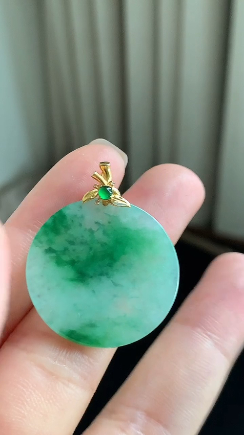 天然翡翠，飘绿花无事牌，18k金 尺寸26-6.2 ah524