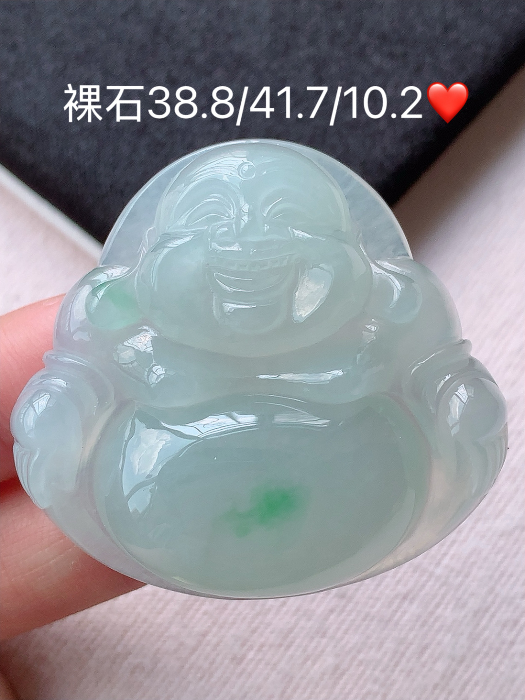 ️冰飘绿佛公挂件，品相端正，底子细腻水润，佩戴简单大方，38.8-41.7-10.2