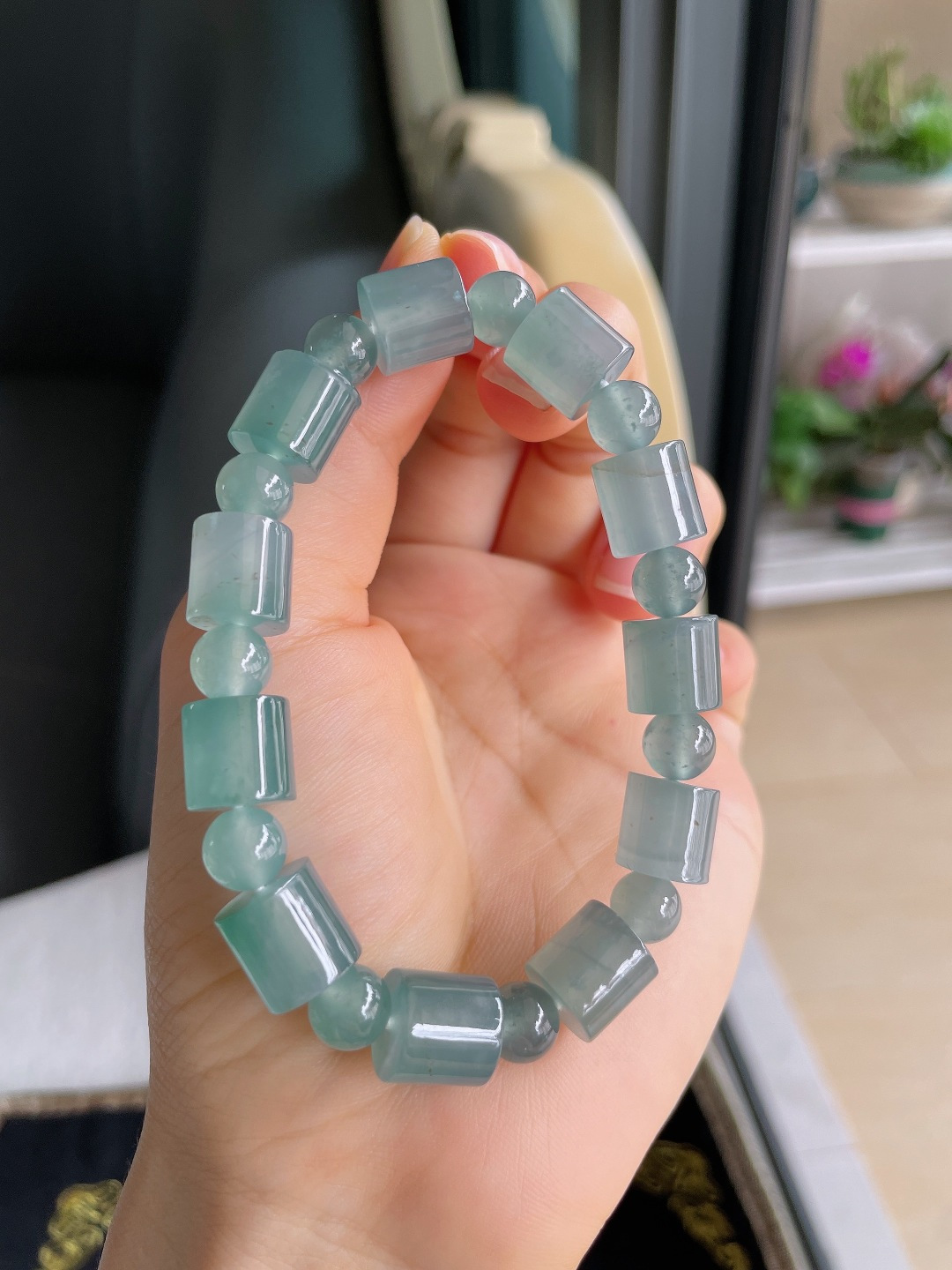 ️天然翡翠A货，冰蓝水路路通手串，尺寸：10.2mm，圆珠7.8mm。【编3893】