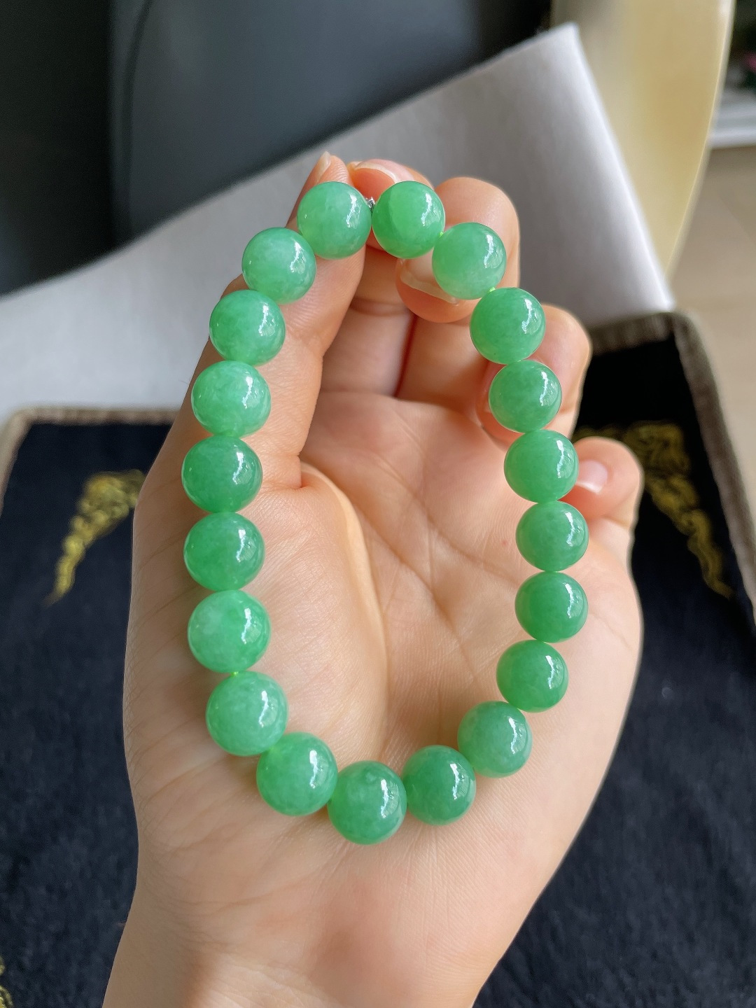 缅甸天然翡翠A货，冰满绿手链，尺寸：10mm。【编4083】