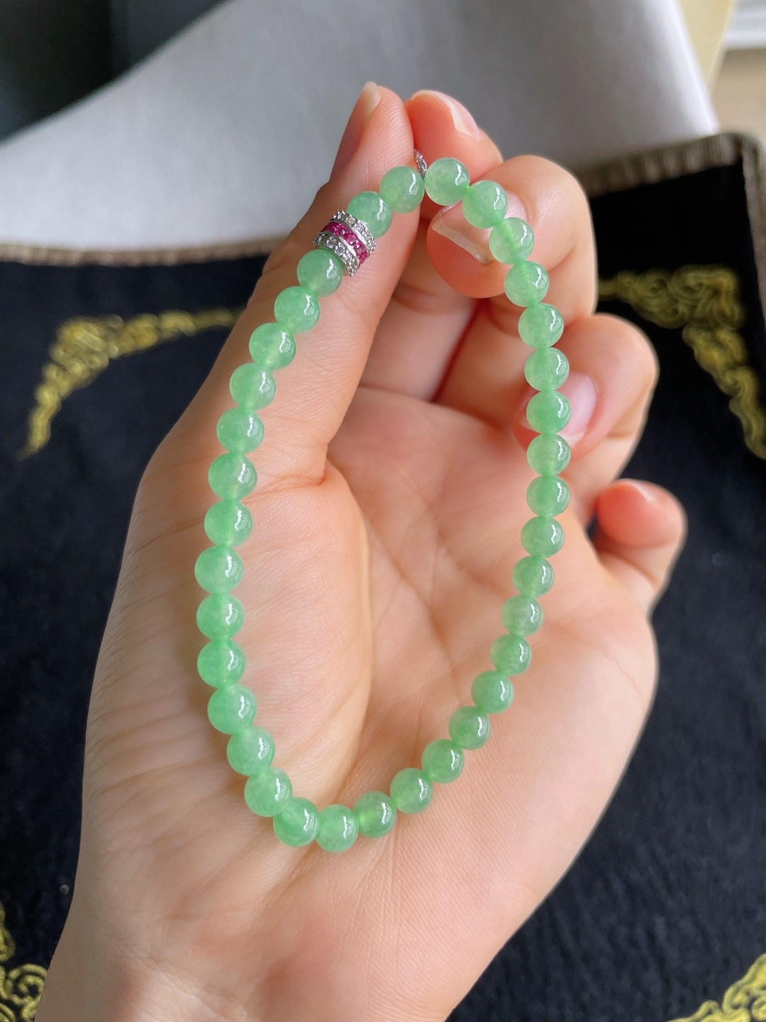 天然翡翠A货，冰满绿晴绿手串，尺寸：5.3mm。【编3548】