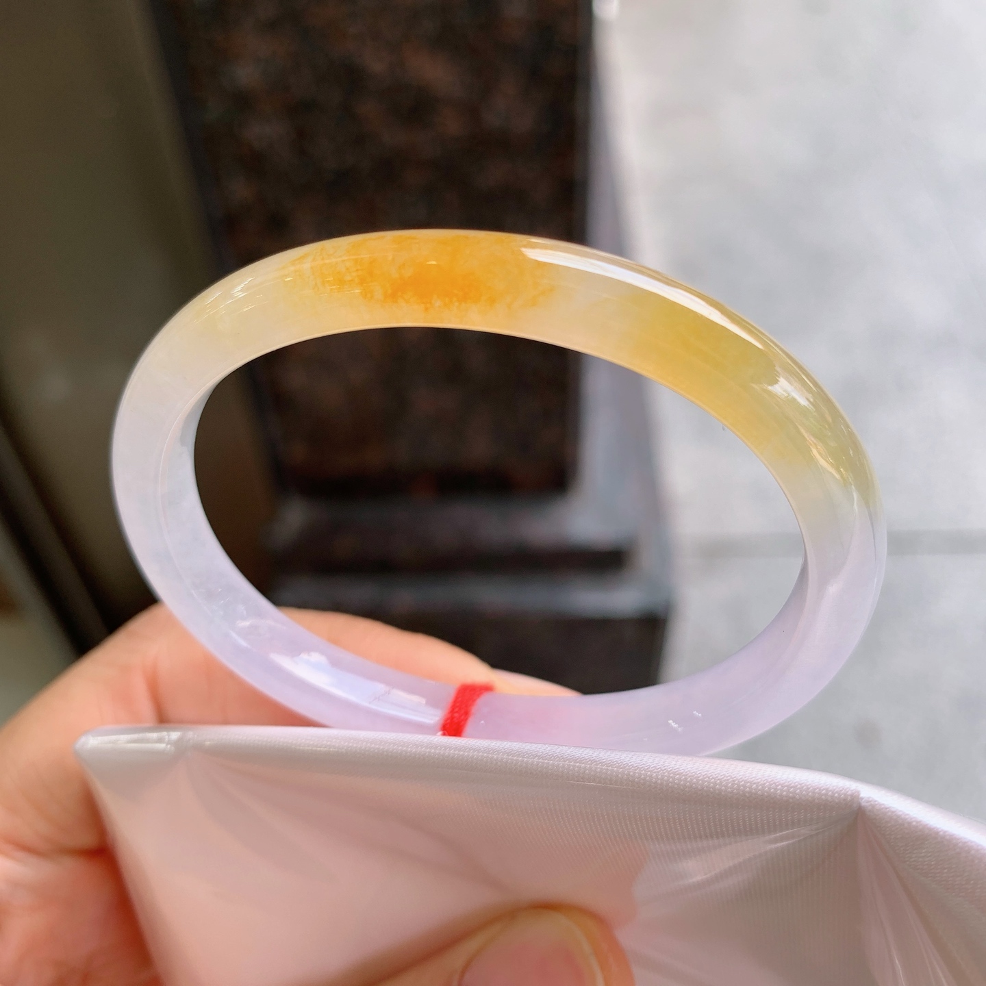 贵妃冰黄翡 微细纹 尺寸：53/43/7.3/6.2 色好