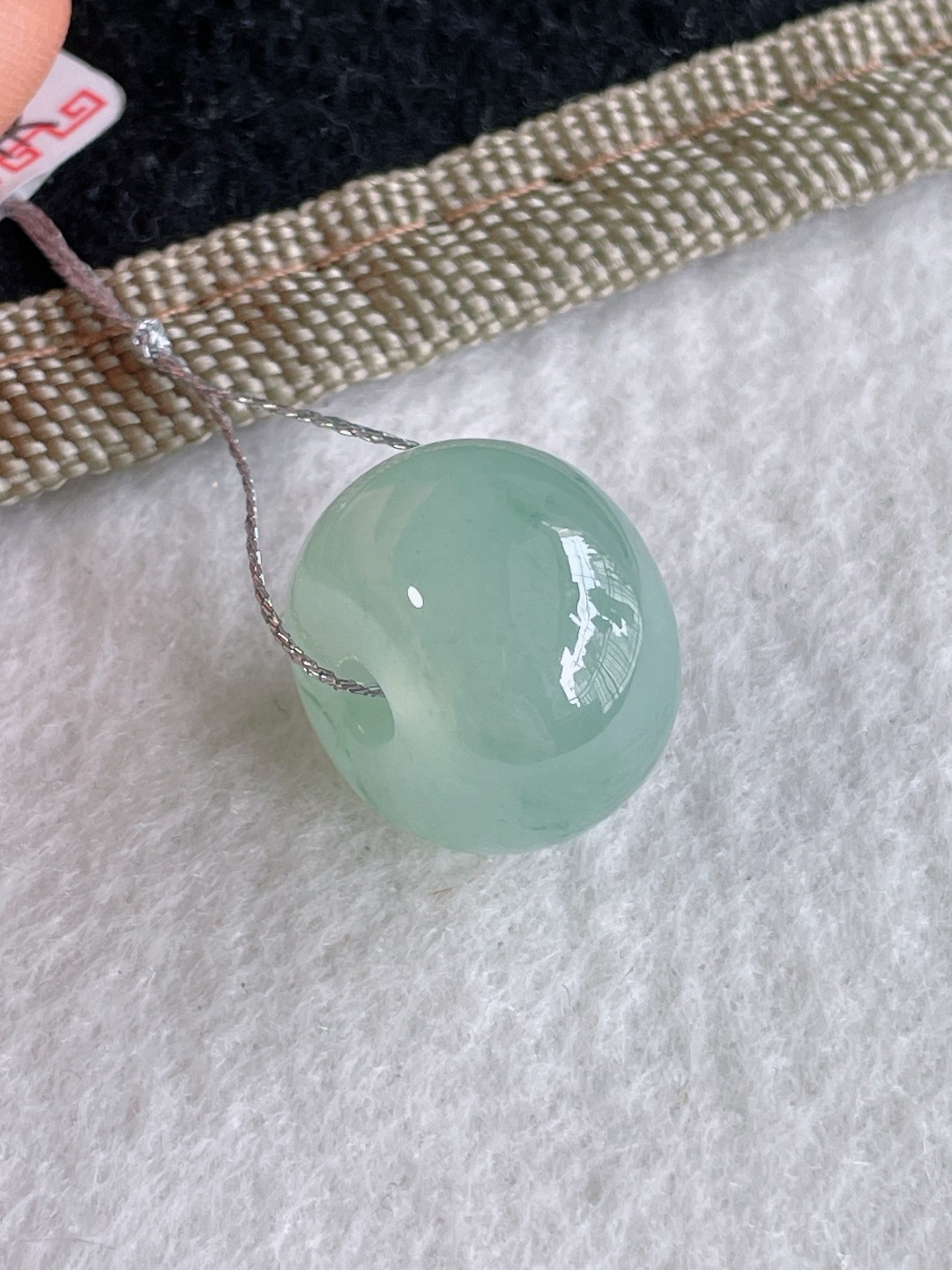 缅甸天然翡翠A货，冰飘花路路通单珠，尺寸：17.3-12.5mm。【编4126】