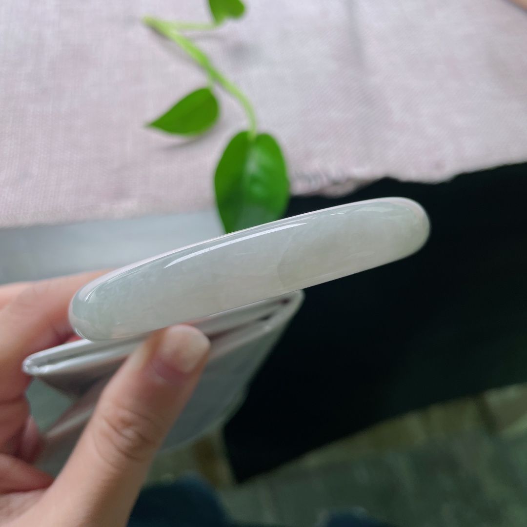 61.8/11.8/7.8，飘花正圈，水润，细腻，甜美，优雅，一点皮纹，ss52201a