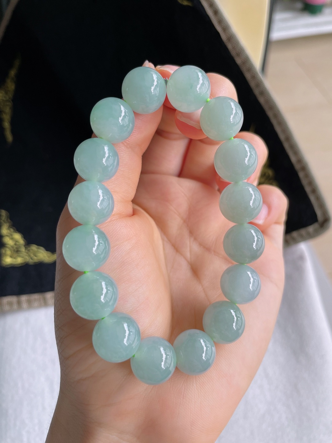 ️，缅甸天然翡翠A货，冰浅绿手串，尺寸：12.5mm。【编3031】