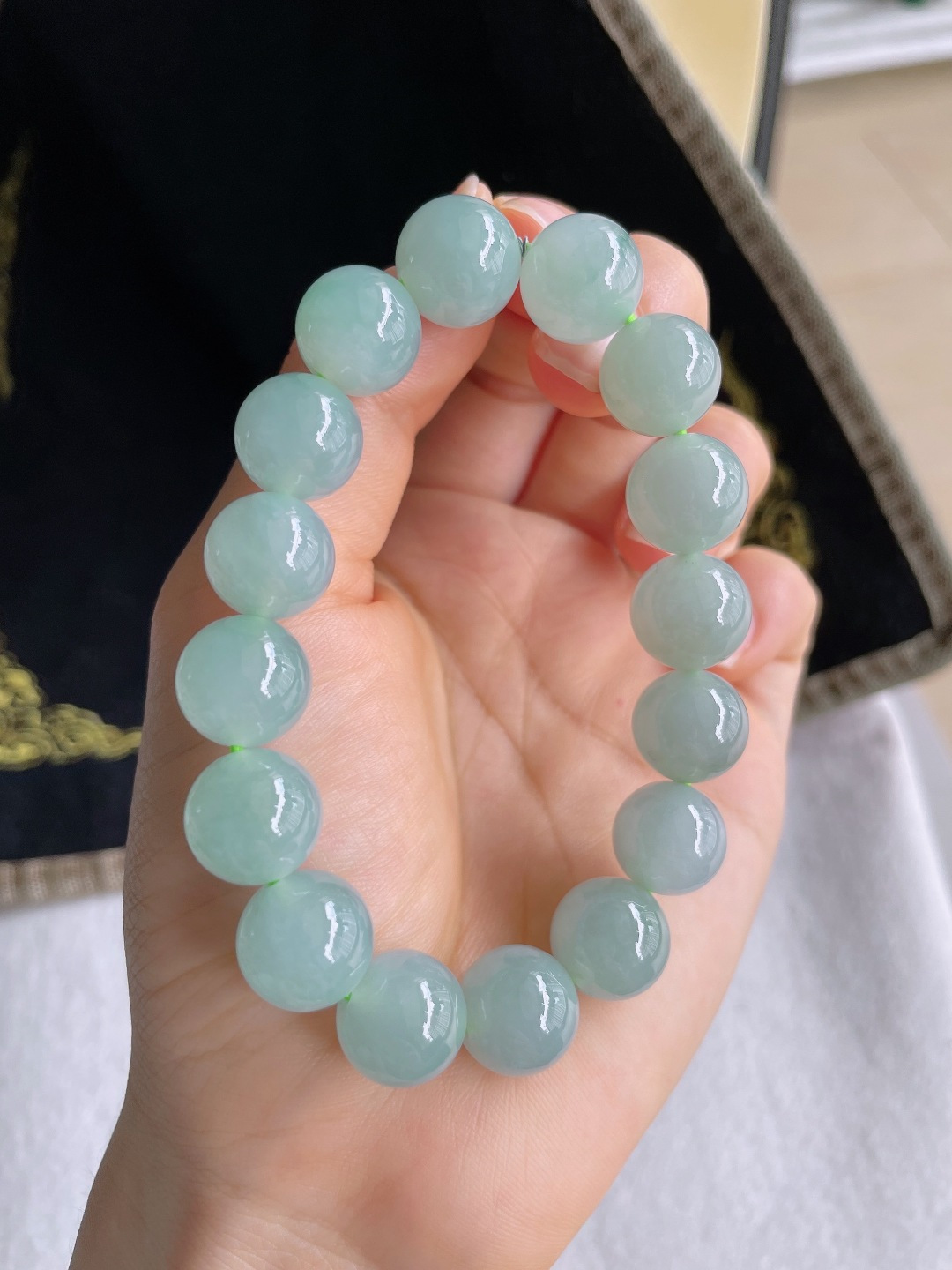 ️，缅甸天然翡翠A货，冰浅绿手串，尺寸：12.5mm。【编3031】
