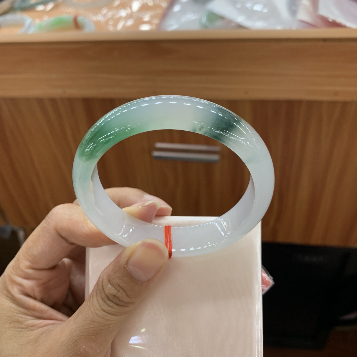052533MMJ 飘绿正圈翡翠手镯 55.6-13.9-7.2