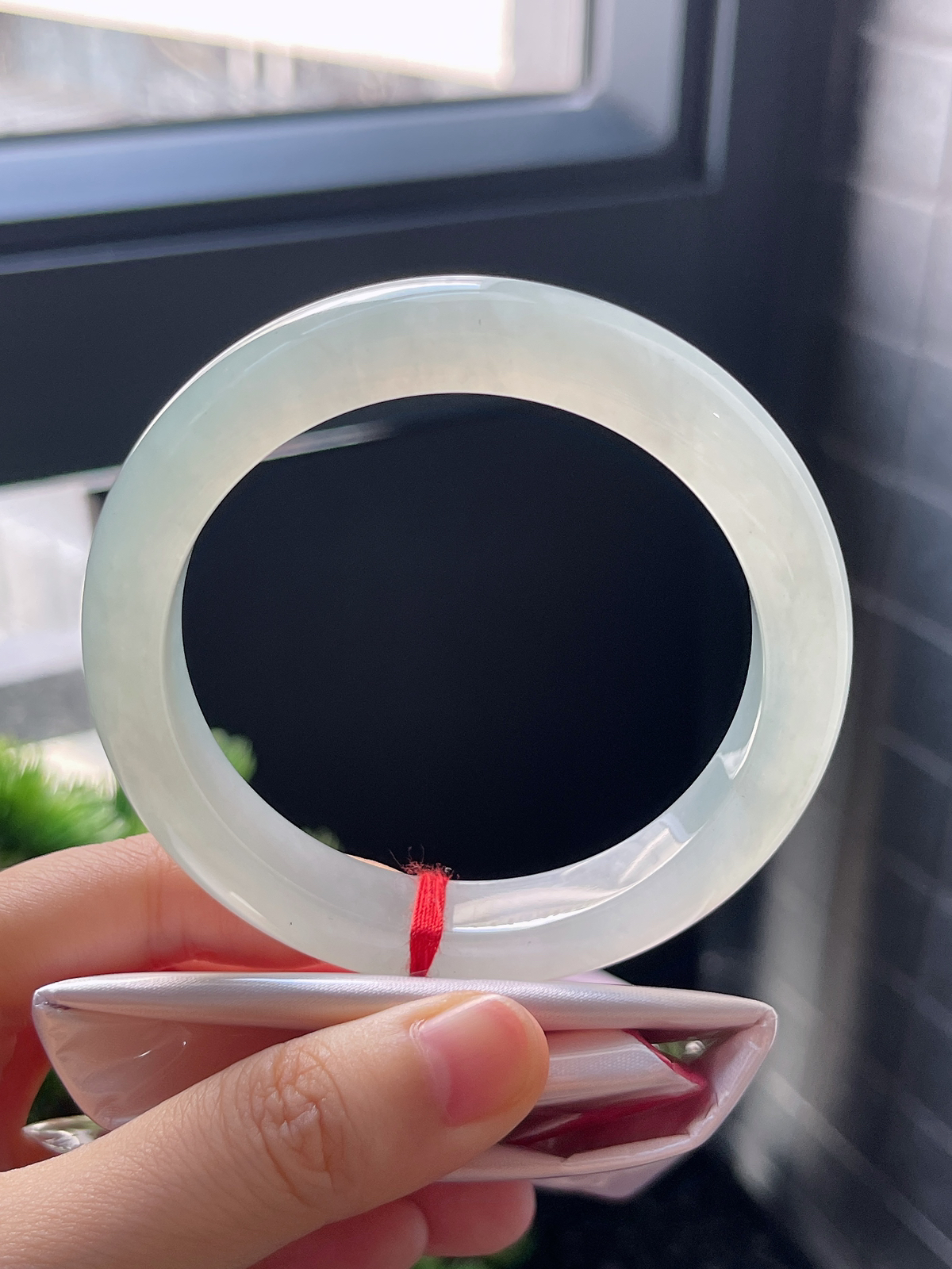 正圈58.7，冰糯淡绿翡翠手镯