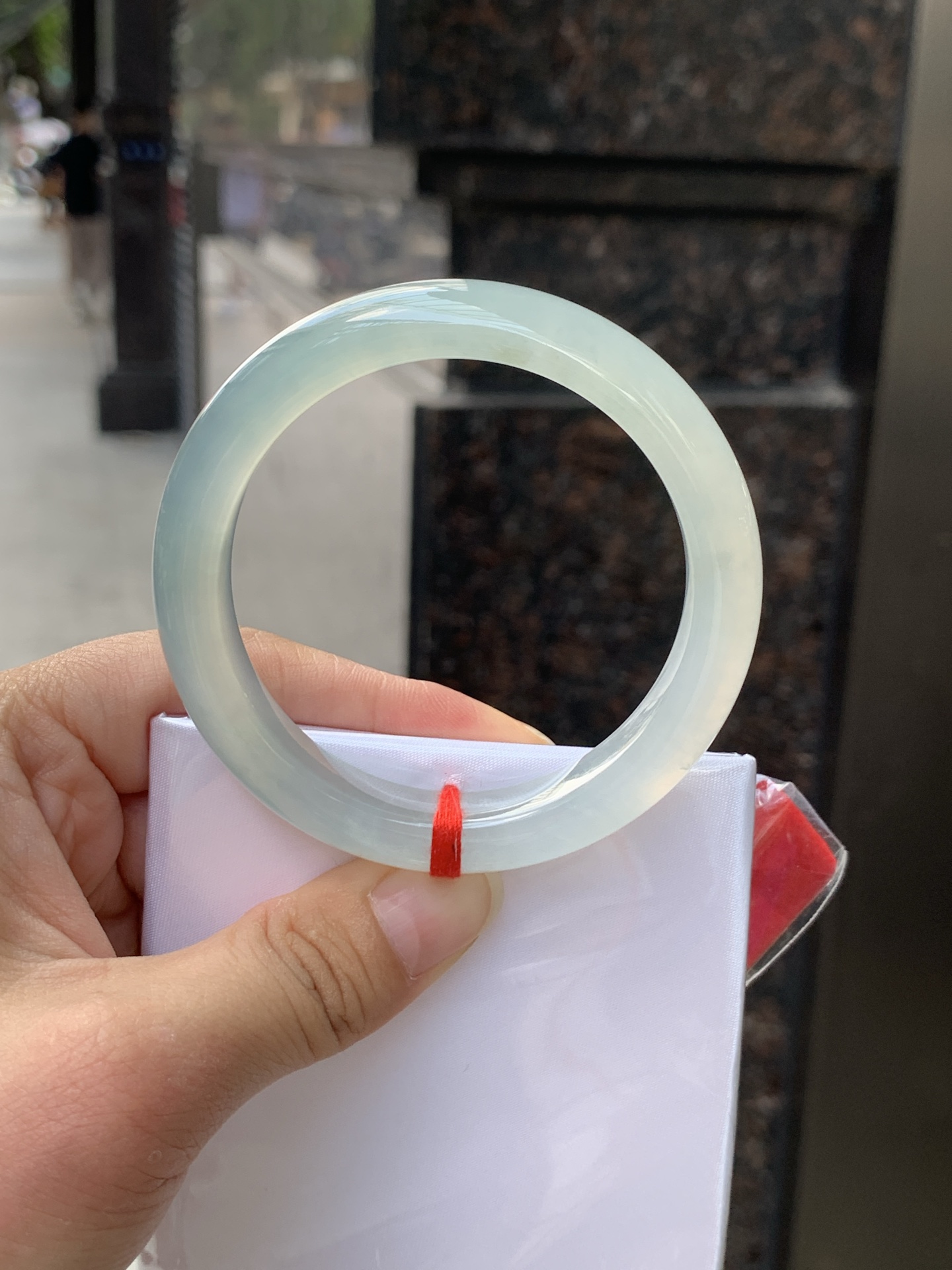 冰蓝正圈 0526-783-53 打灯细纹，需要包容，底妆冰润细腻，渐变色调，清爽耐看。