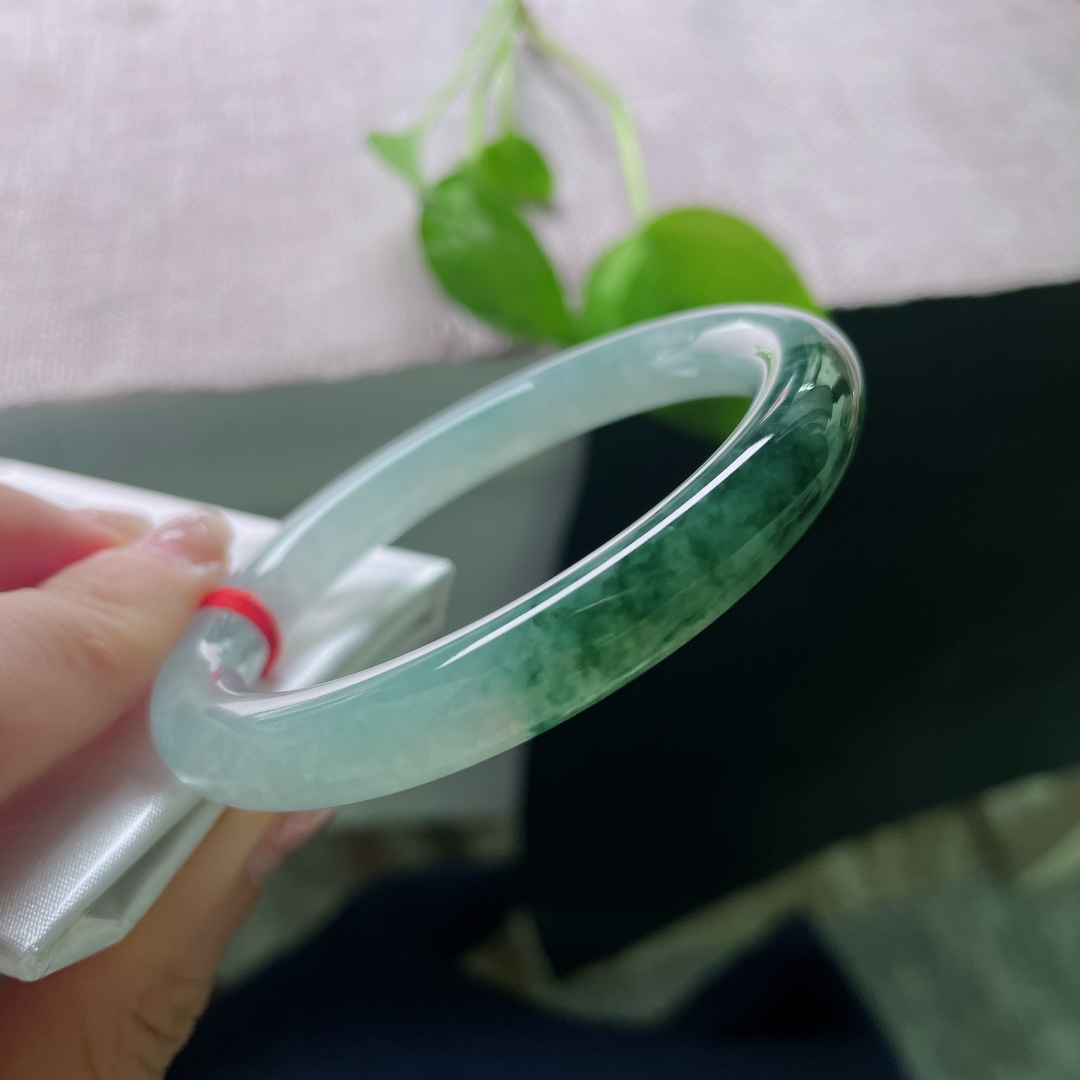 飘花圆条，水润，种老，一镯藏温婉，两镜揽风华，有棉线，ss54496a