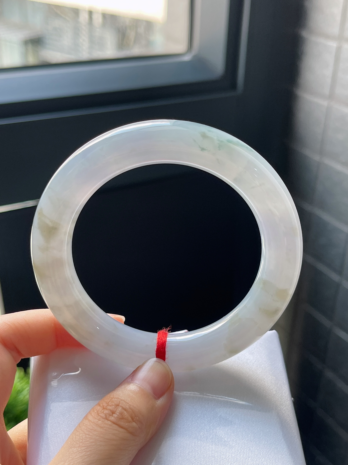 圆条56.7，冰糯蓝色飘黄翡厚圆条翡翠手镯