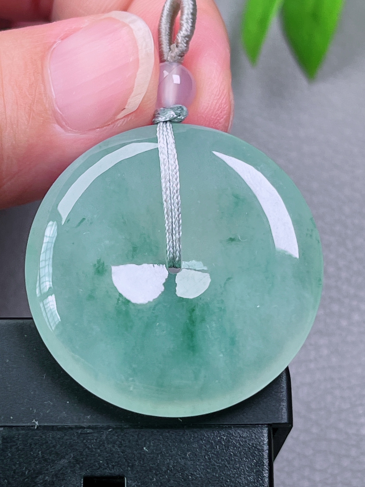 高冰种飘花平安扣，无裂，品相油洁，耐看，起荧光，尺寸：34-6