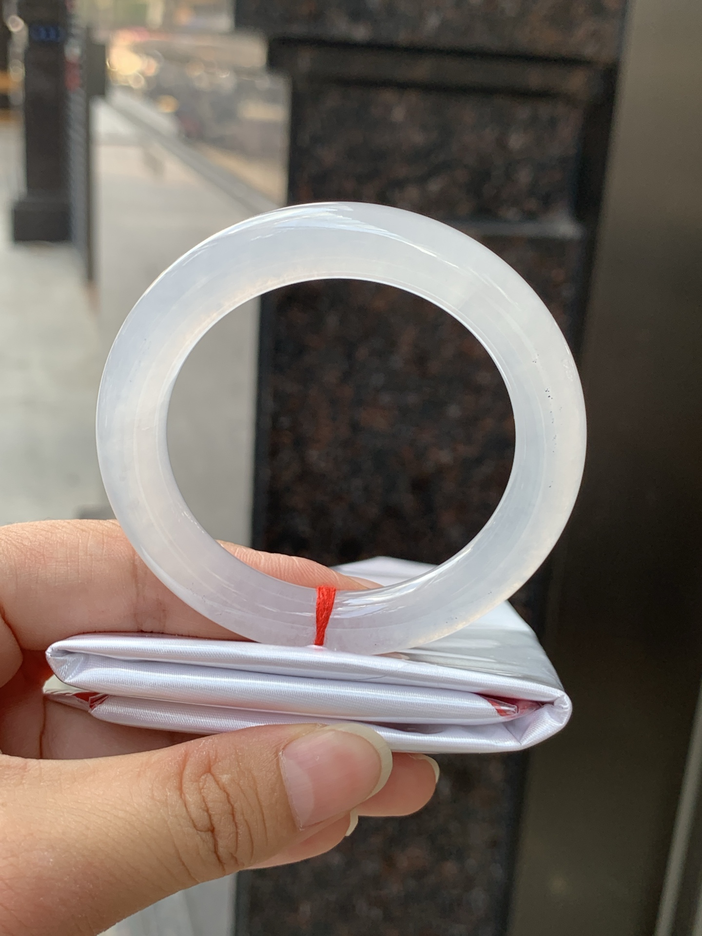 白月光圆条 0526-783-33 打灯细纹，底妆水润，水水润润的白月光，如同夜空中最温柔的那一抹月