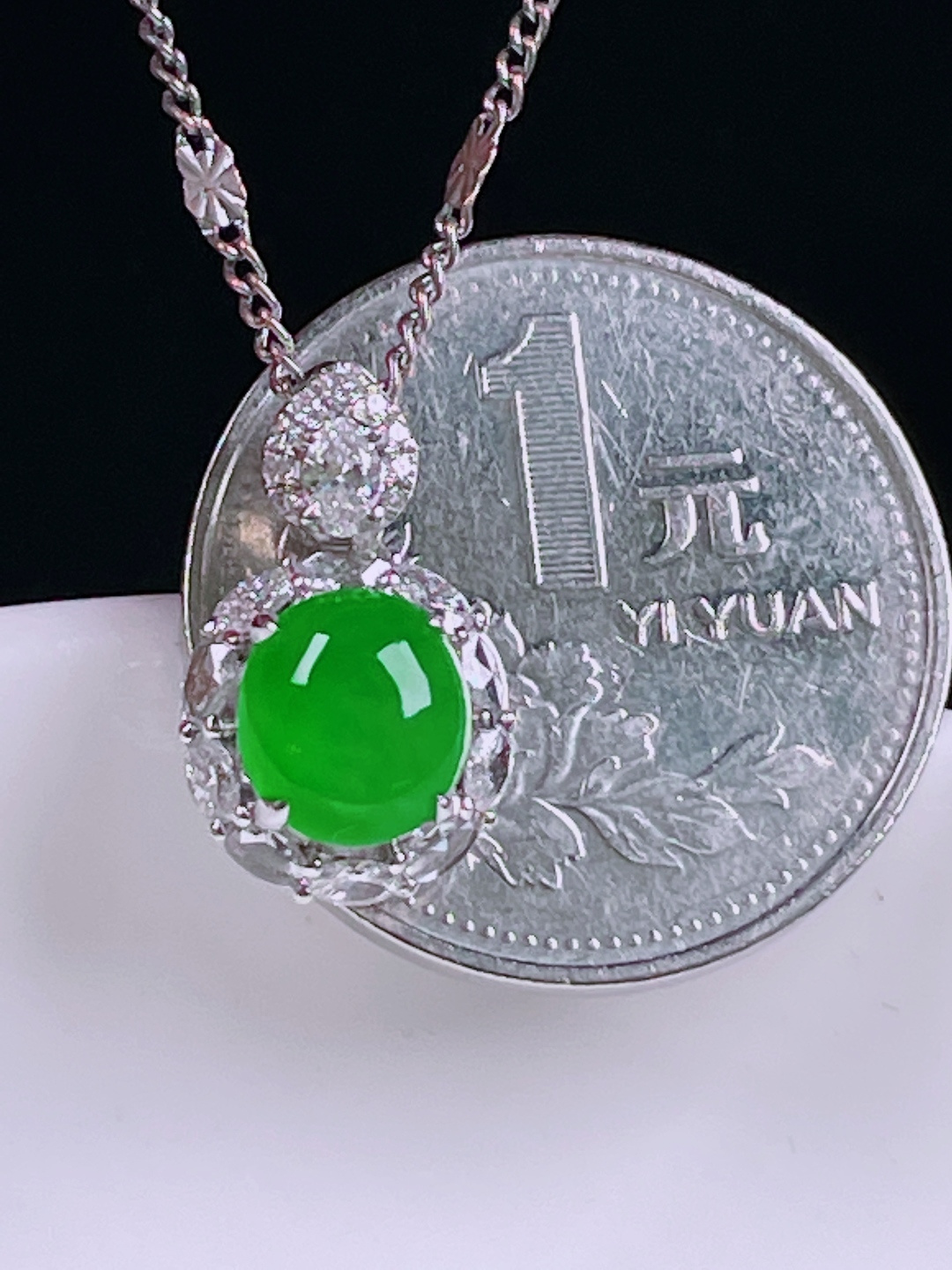 ️冰绿鸽子蛋，老种起光，细底通透，尺寸：17.2/10.5/8。7.8/7.3mm0526