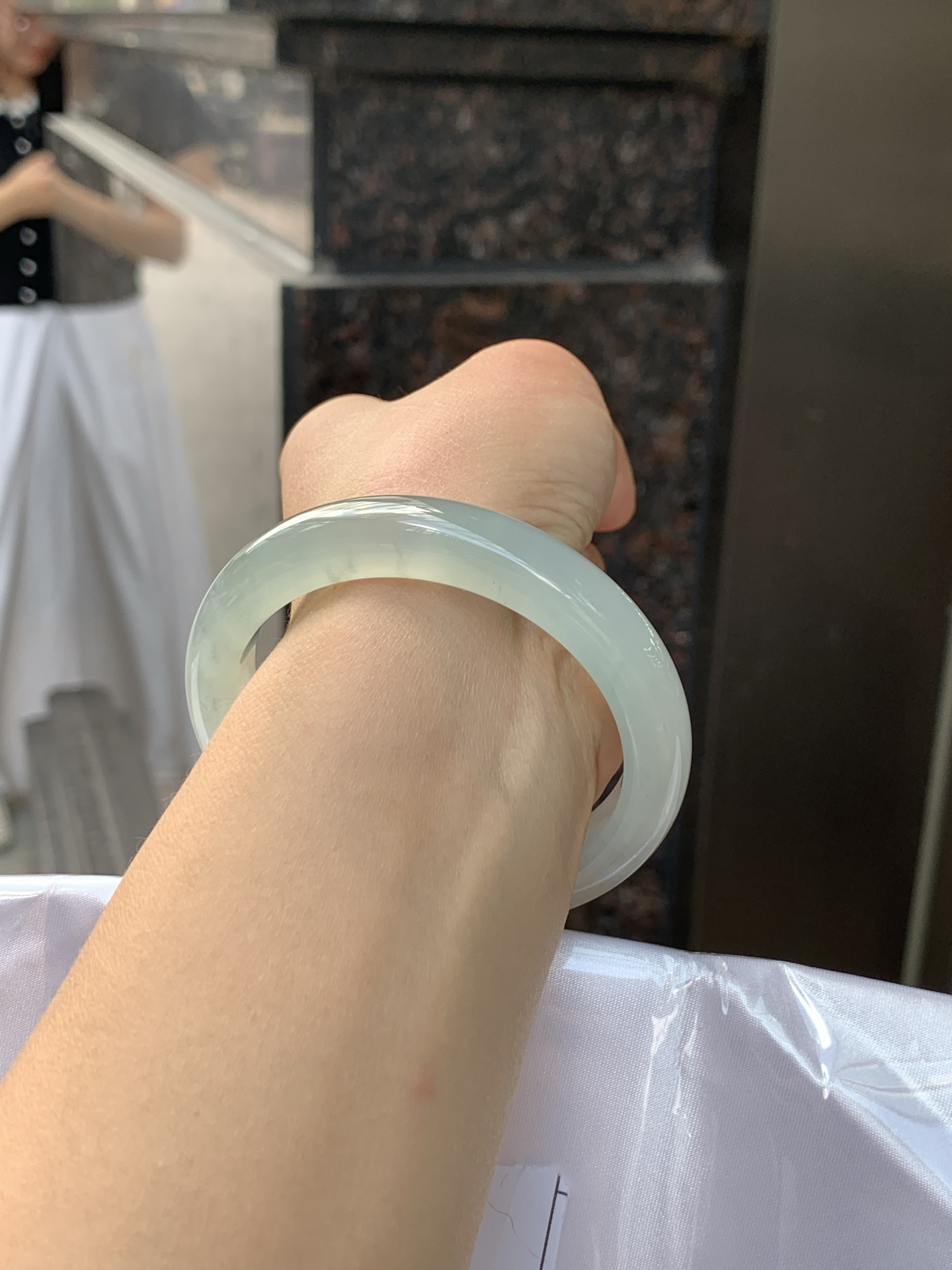 冰蓝正圈 0526-783-53 打灯细纹，需要包容，底妆冰润细腻，渐变色调，清爽耐看。