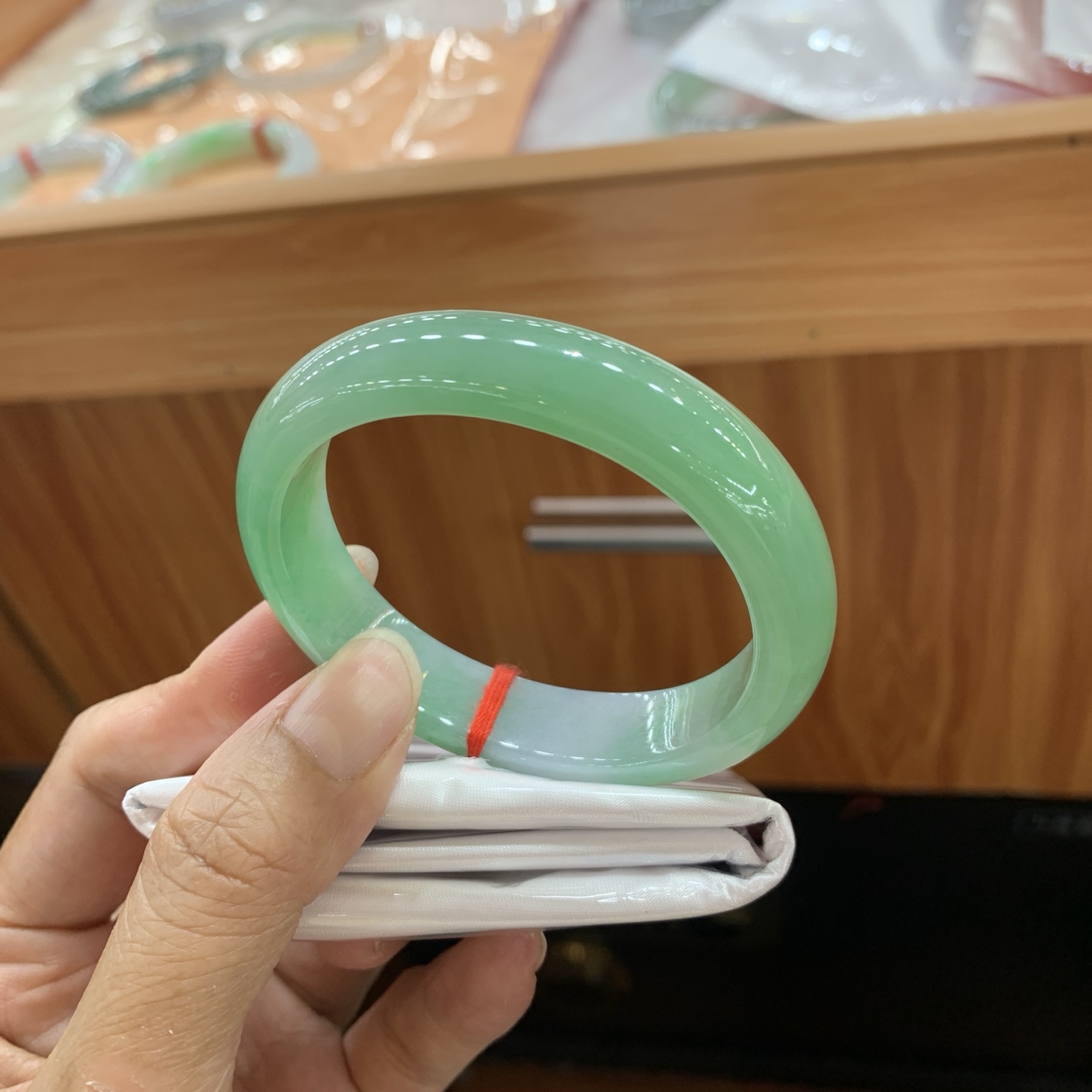 052531GX 冰绿贵妃翡翠手镯w 53-47.3-12-7