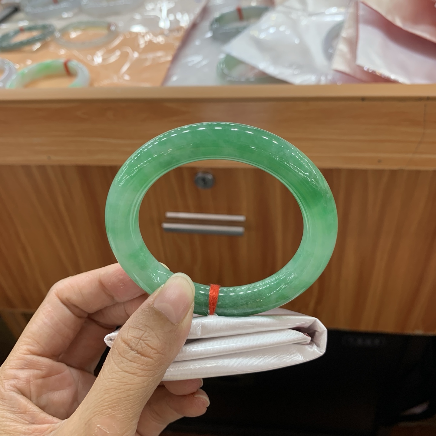052536JM 满绿圆条翡翠手镯 55.7-11.2