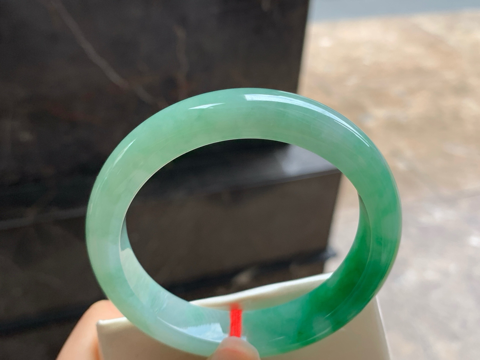 56-12.5-8.4

绿色手镯^_^细腻 鲜艳