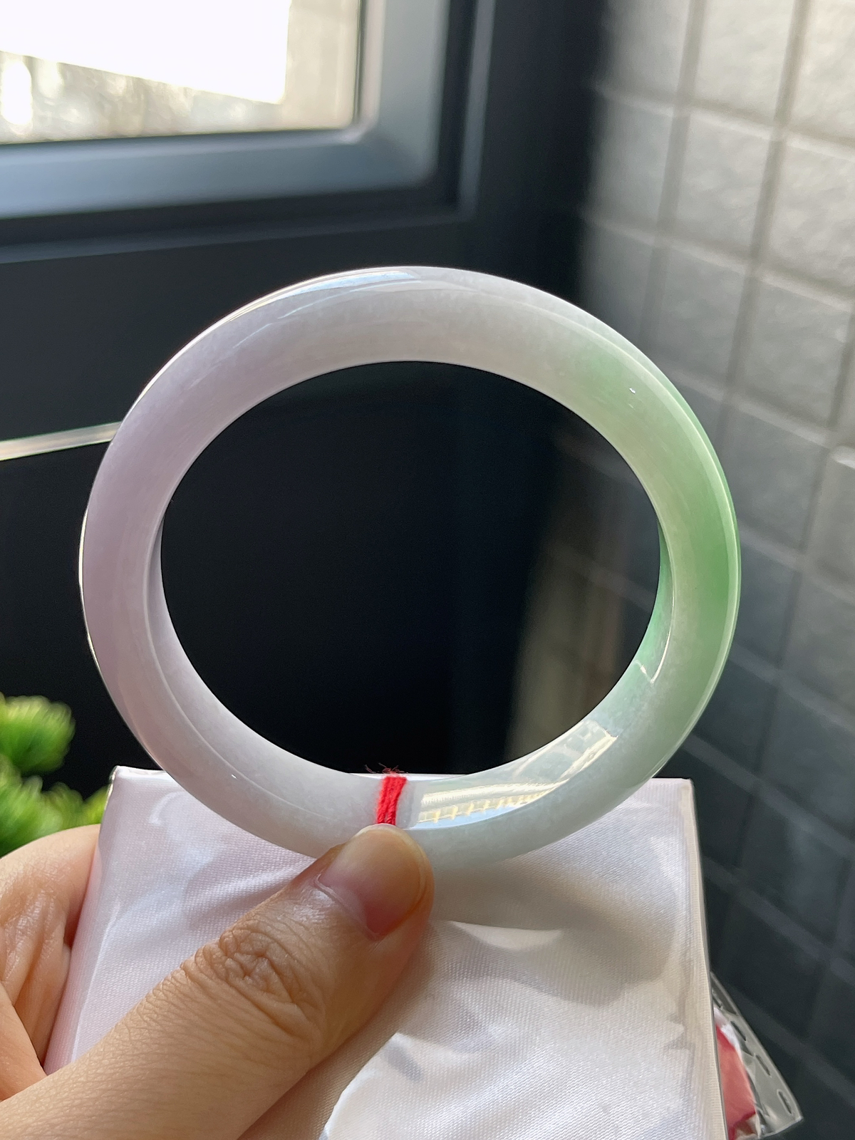 正圈57.4，糯化春带彩翡翠手镯
