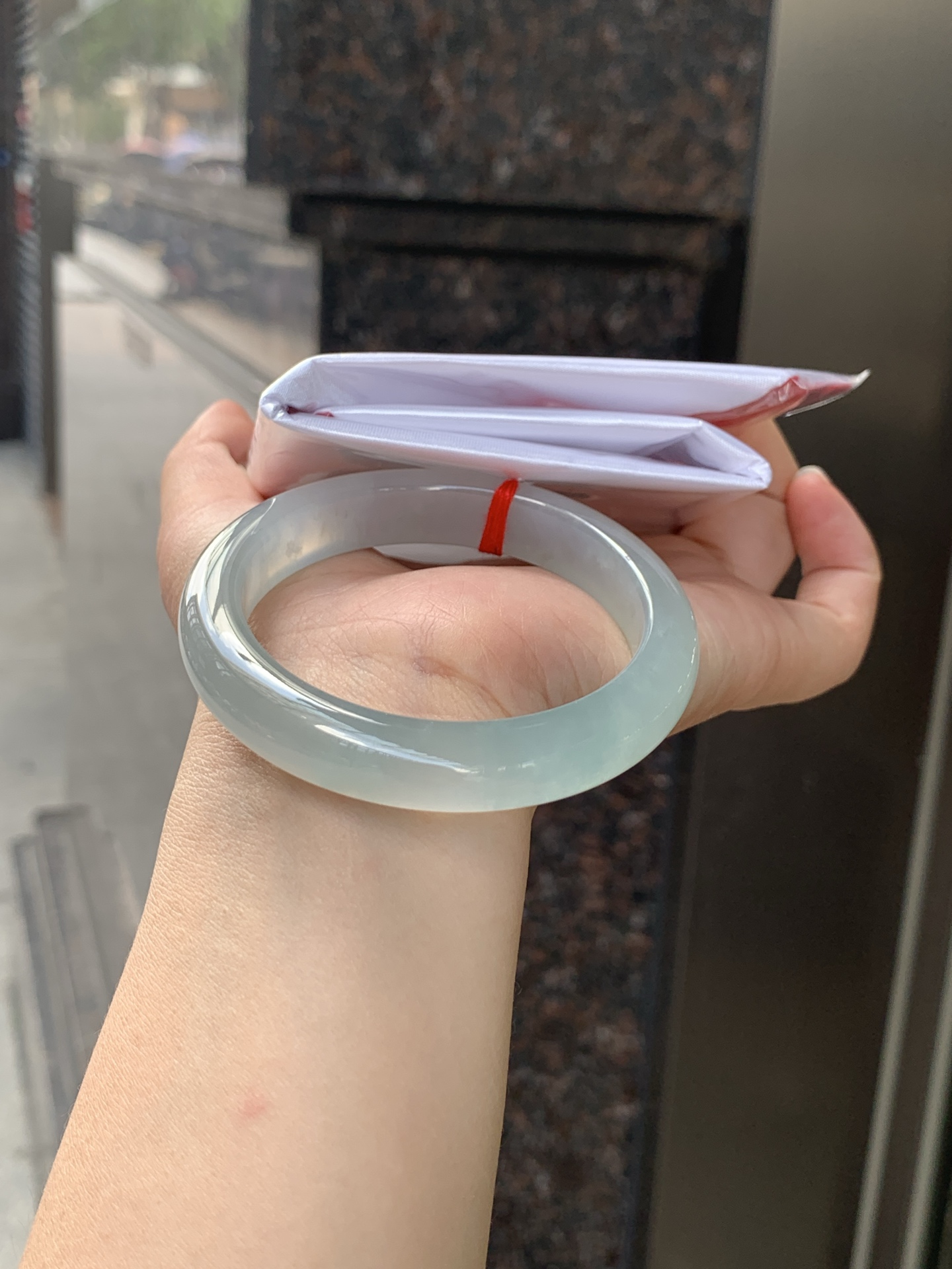 冰蓝正圈 0526-783-53 打灯细纹，需要包容，底妆冰润细腻，渐变色调，清爽耐看。