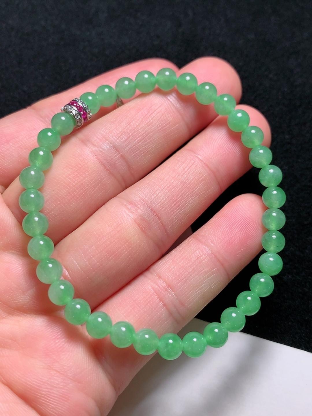 ️冰种晴绿手串，种老水头好，又冰又润，饱满大气，尺寸：5.3mm35粒