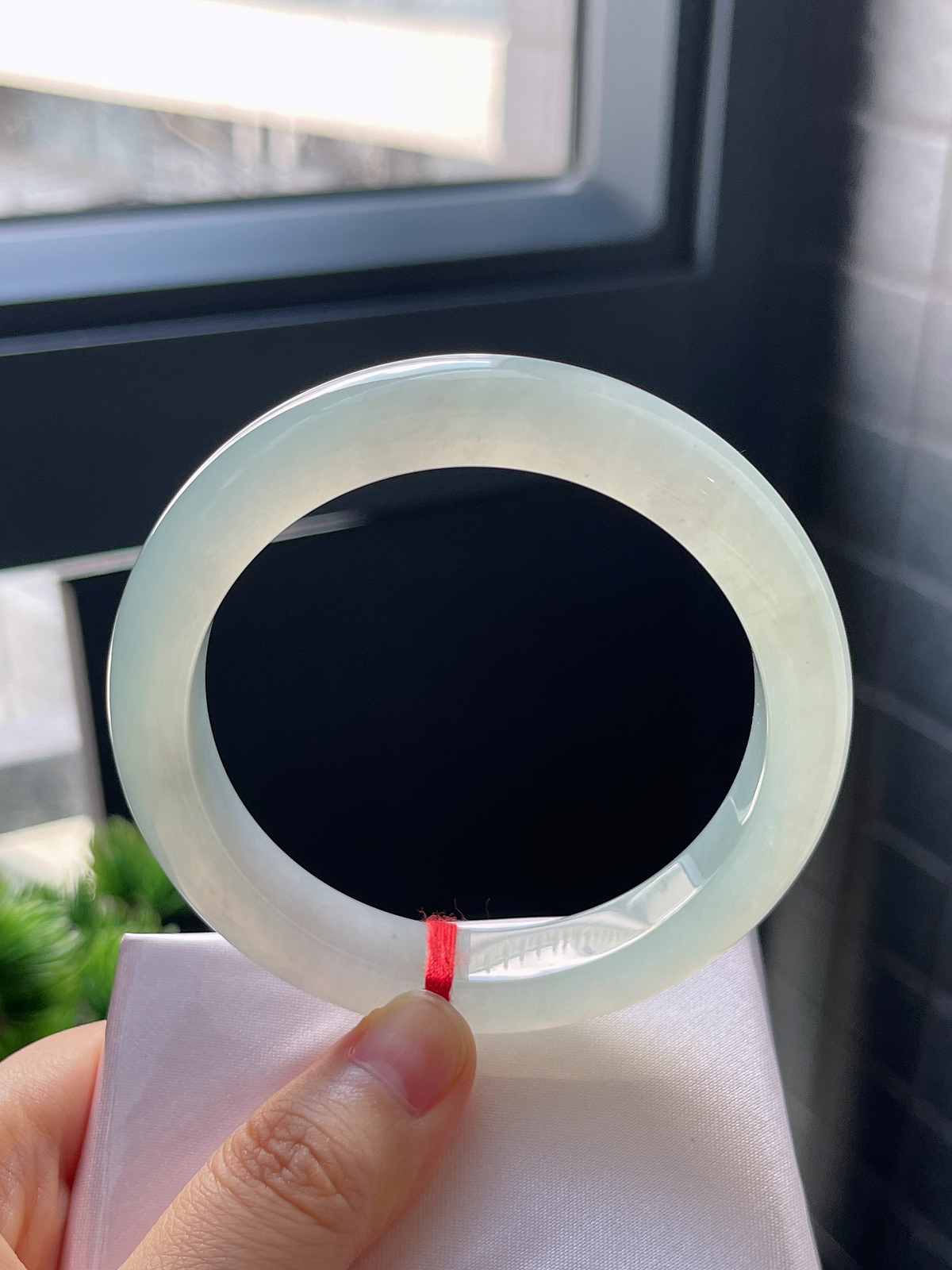 正圈58.7，冰糯淡绿翡翠手镯