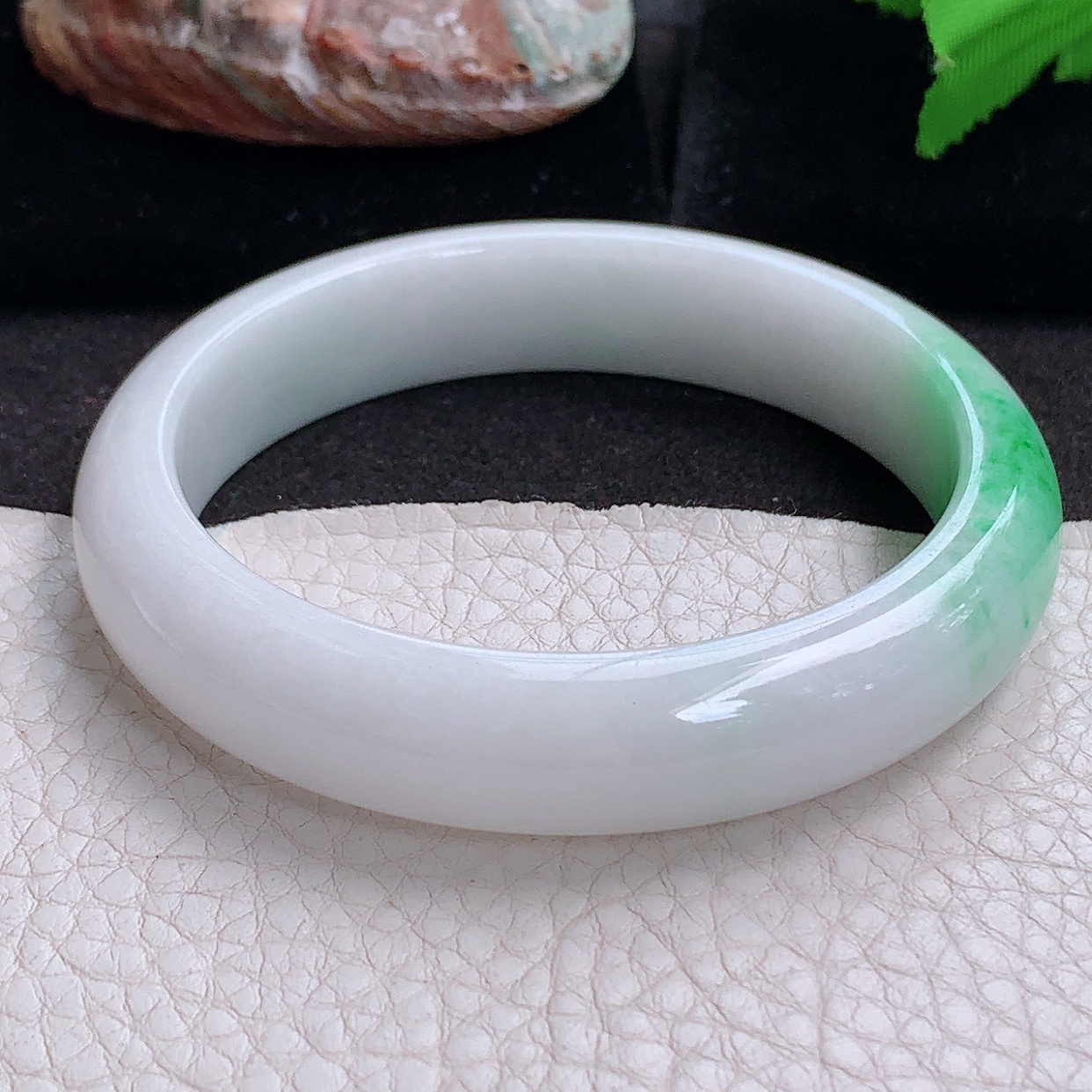 yh实拍58*12.8*7.8白底青镯 缅甸翡翠a货玉手镯水润飘阳绿正圈玉手环