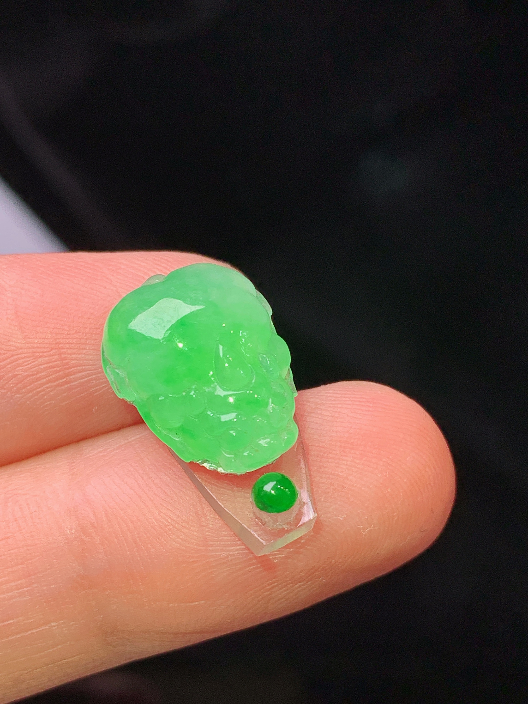 镶嵌款 冰阳绿貔貅吊坠 玉质细腻 色泽艳丽清新 水润亮眼 整体尺寸14.5*11.3*5.2 2x