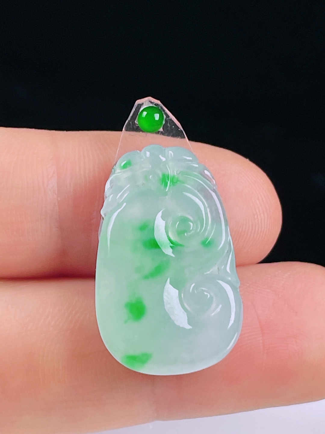 ️冰绿如意，老种起光，细底通透，尺寸：24.2/15.6/3.7mm0526