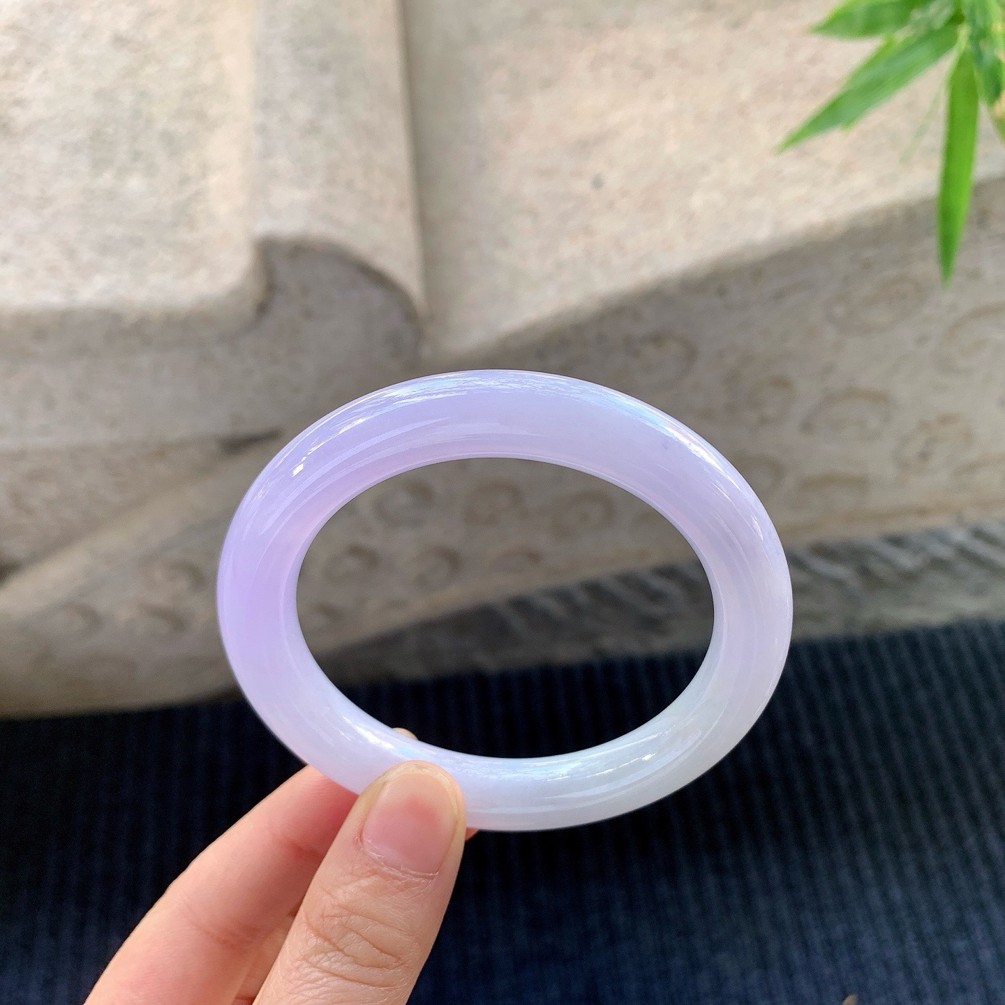 正圈55 56
【圈口】56.6/10.5/10
【描述】糯冰紫罗兰，水润，种老，细腻，打灯有棉线！