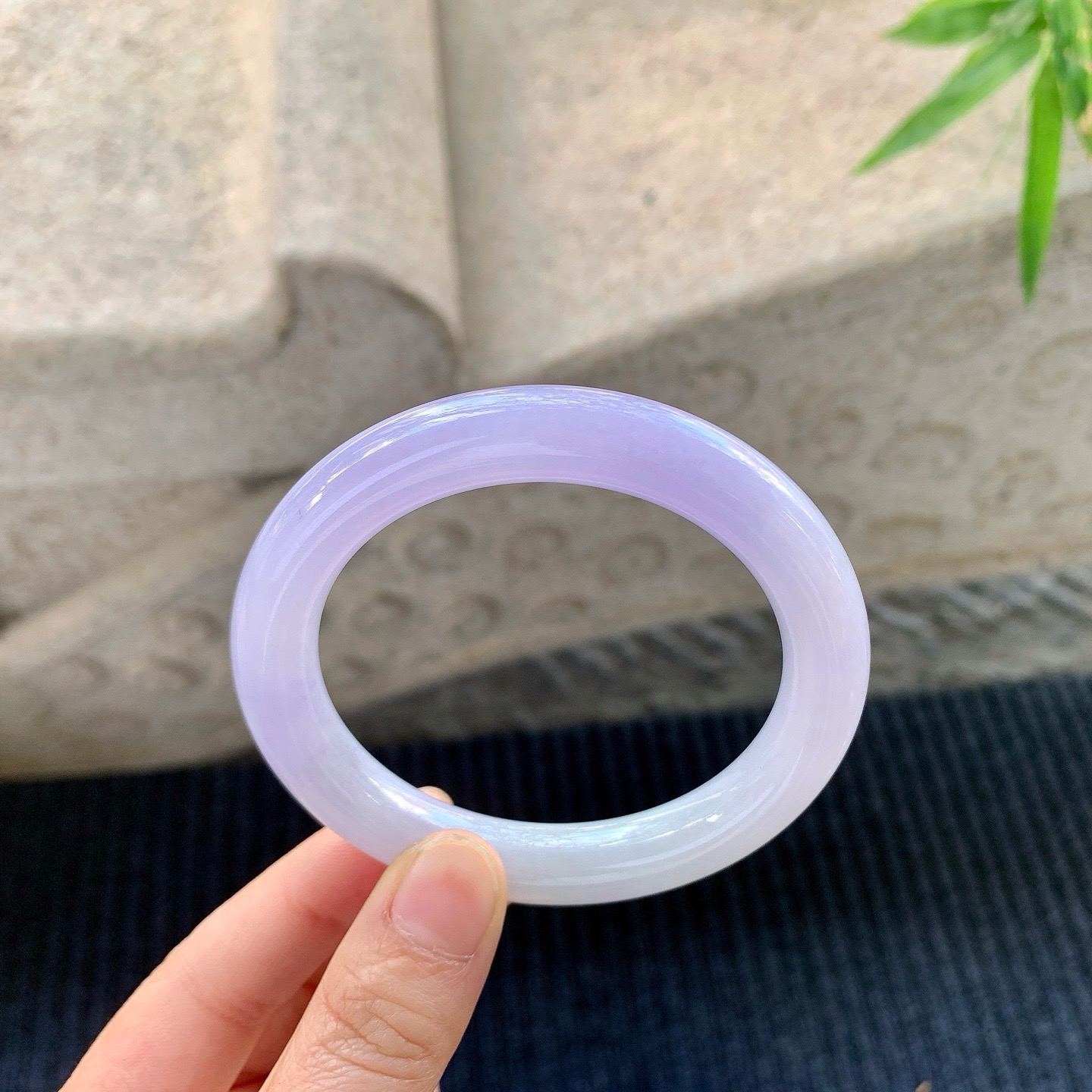 正圈55 56
【圈口】56.6/10.5/10
【描述】糯冰紫罗兰，水润，种老，细腻，打灯有棉线！