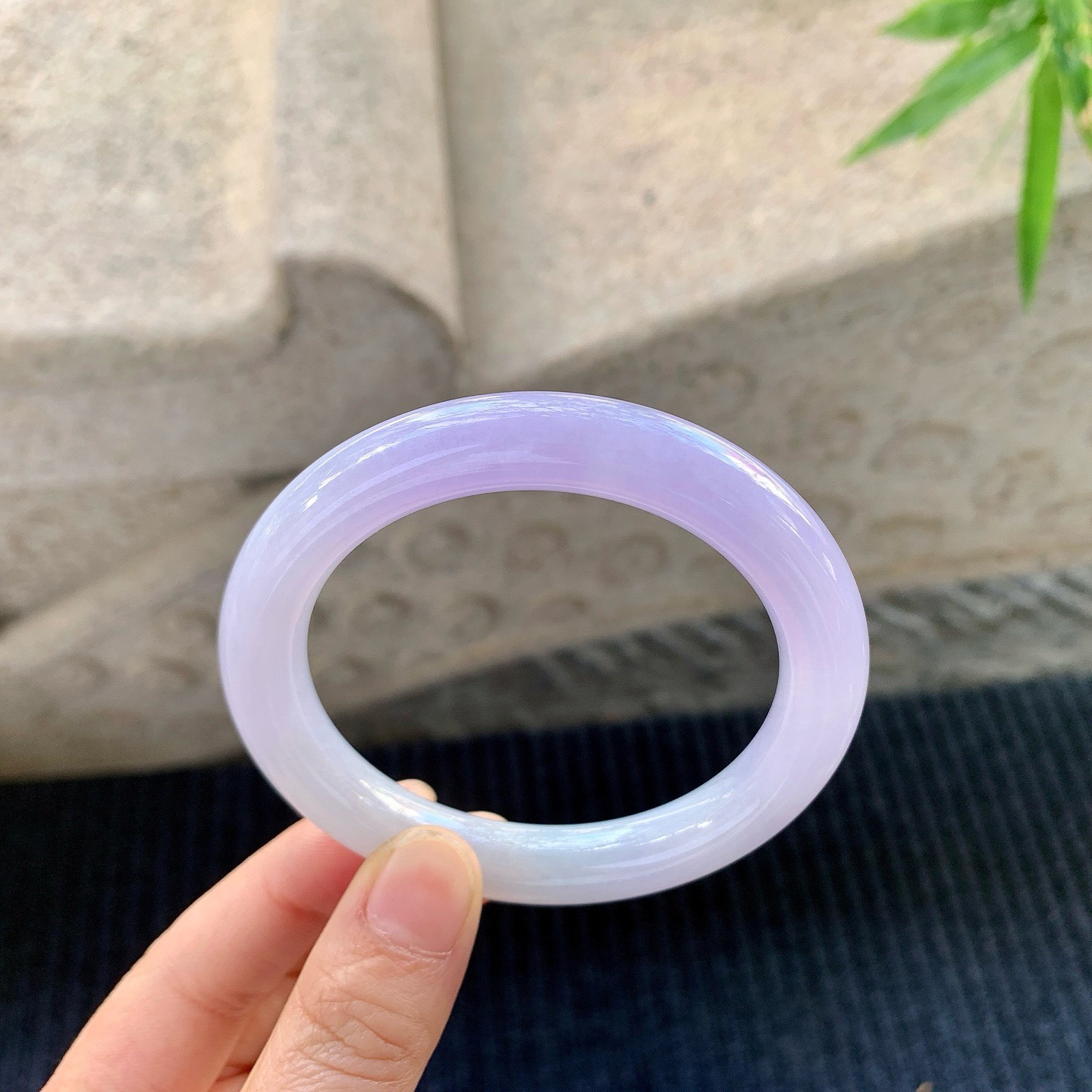 正圈55 56
【圈口】56.6/10.5/10
【描述】糯冰紫罗兰，水润，种老，细腻，打灯有棉线！