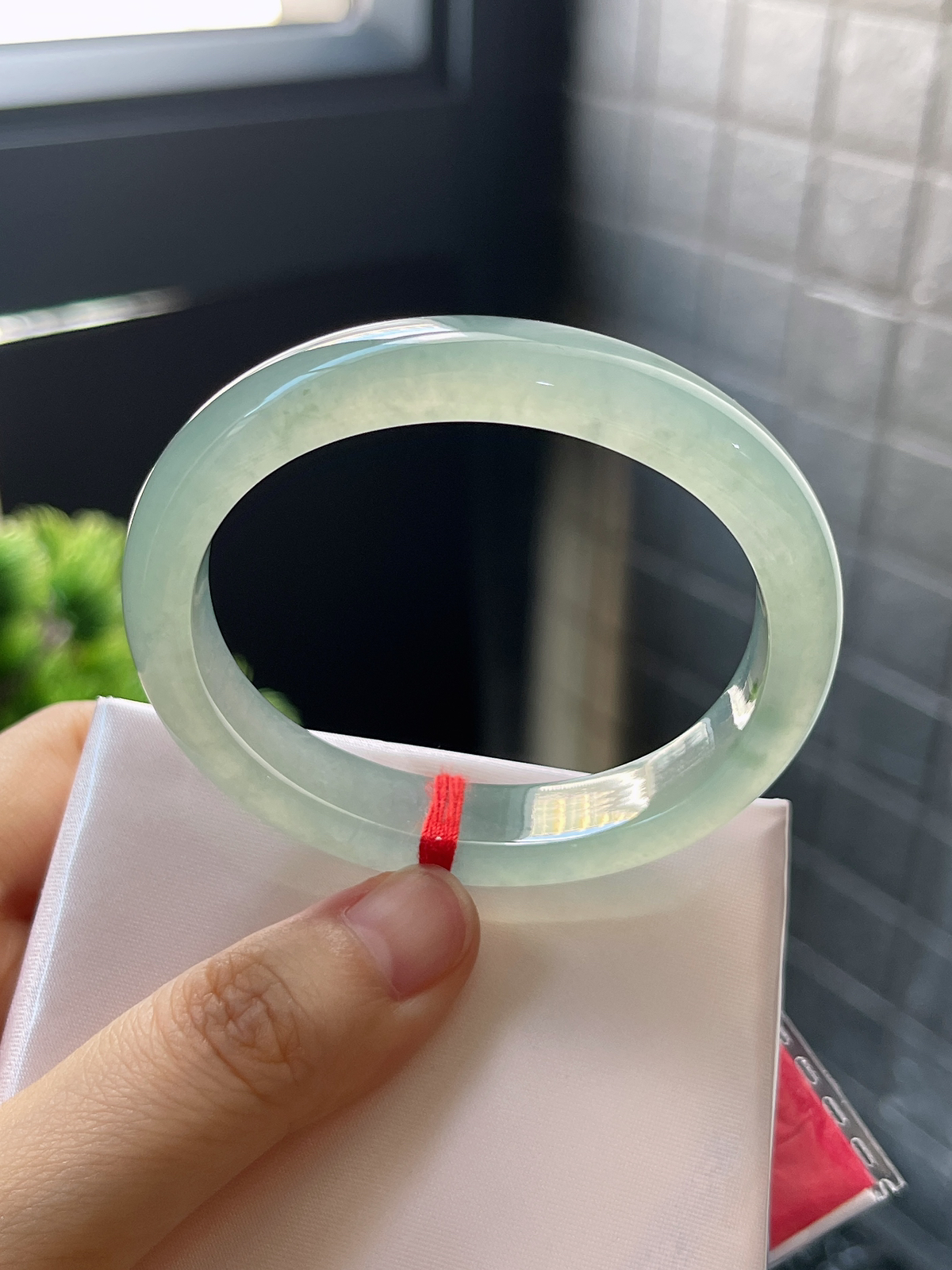 贵妃52.4，冰种湖水绿翡翠手镯