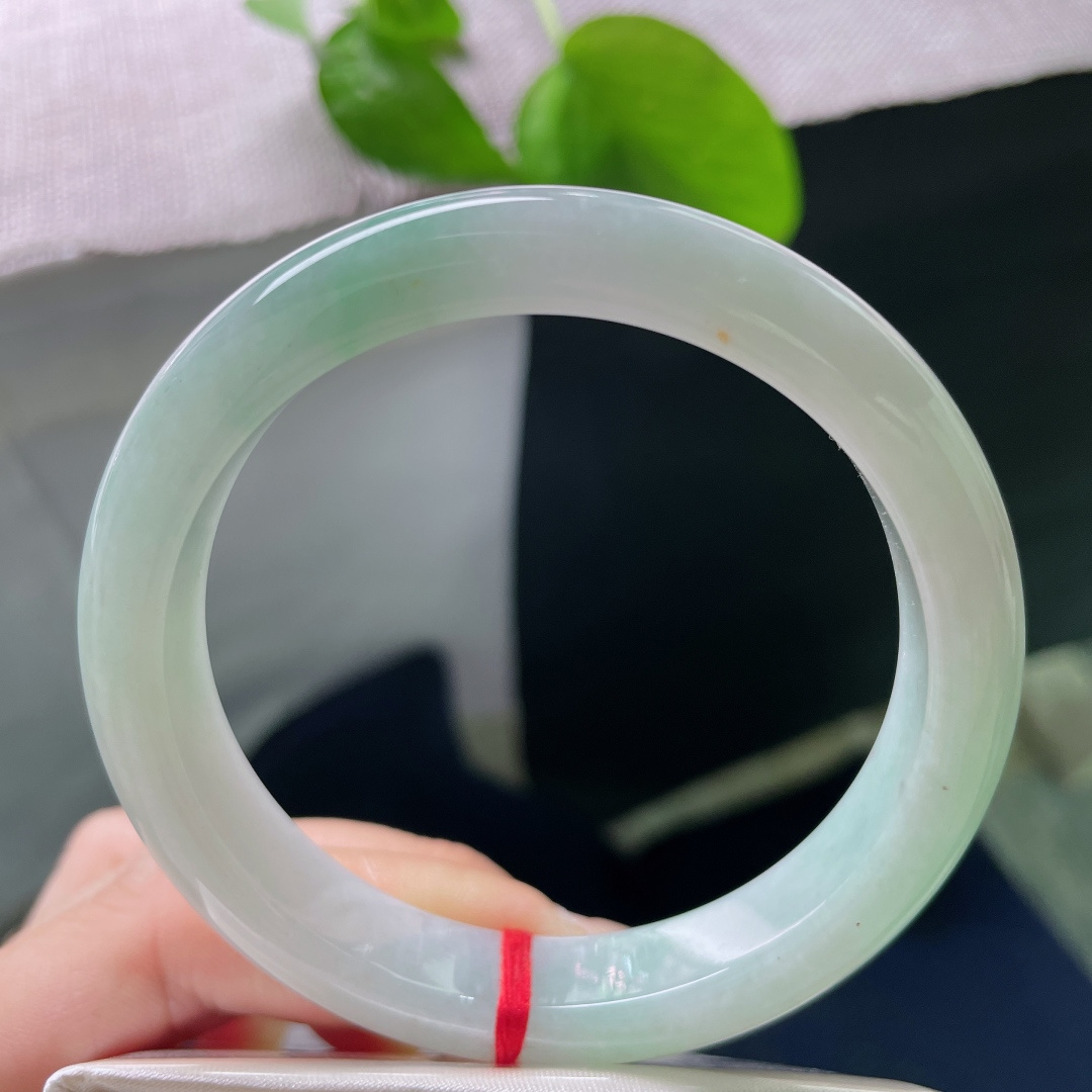 57.7/11.5/7.8，浅绿底正圈，肉质细腻，显白减龄必备，种老，洒金，无裂，ss52246a