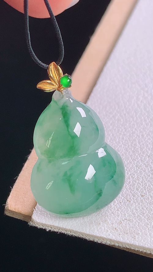 ️18K冰晴飘花葫芦吊坠，无裂，尺寸:25.0-20.1-15.4-6.4mm 23