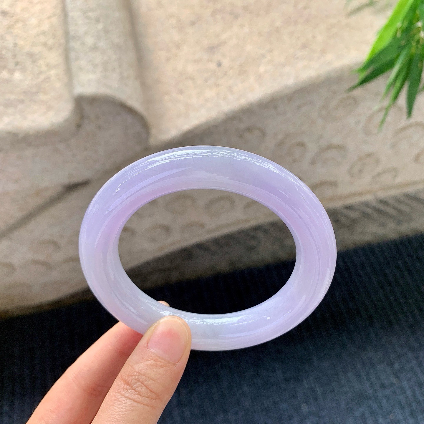 圆条56 57
【圈口】57.8/12.2/12
【描述】紫罗兰，水润，种老，细腻，打灯有絮线！
