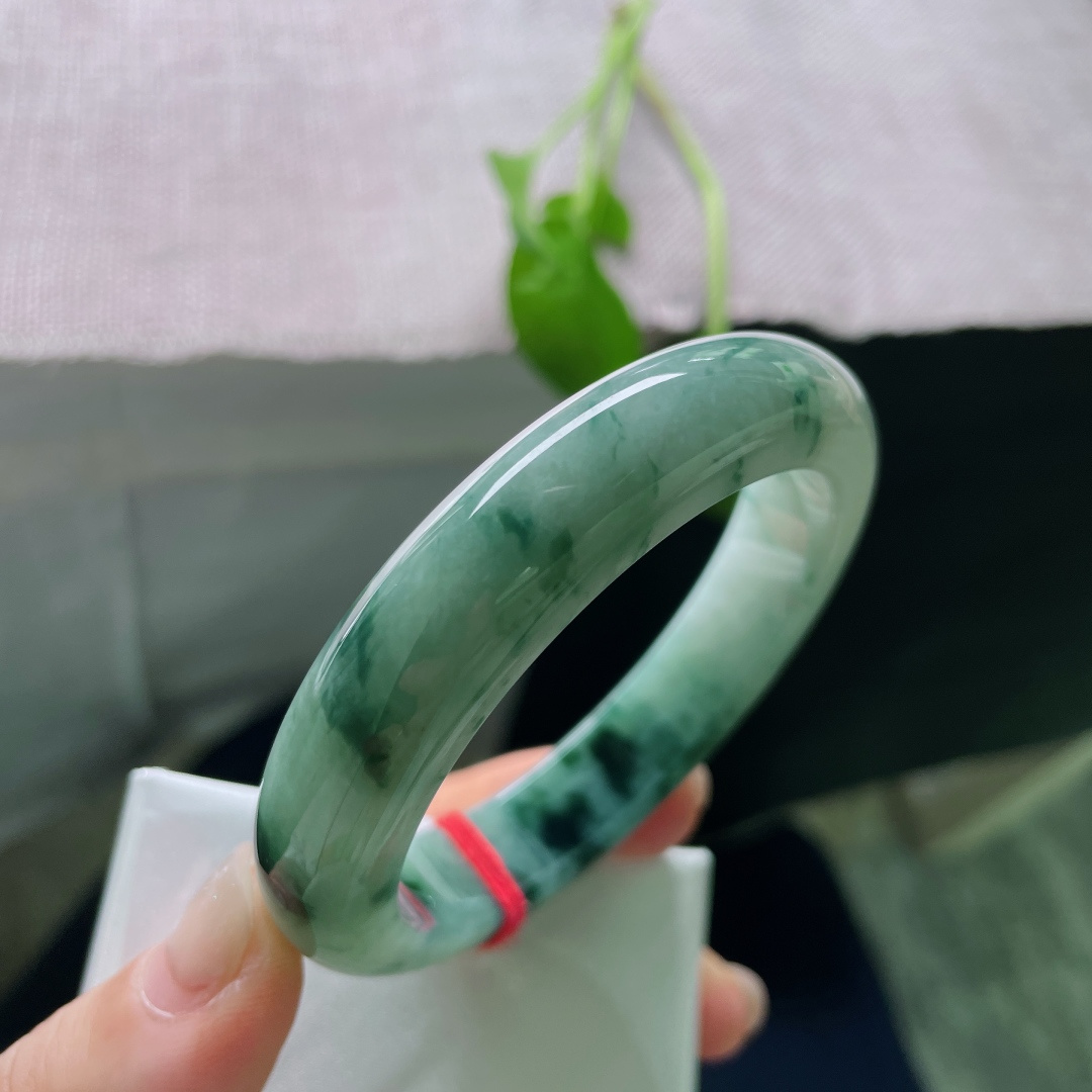 55.4/12.9/8.6，飘花正圈，满圈花色，如远山含黛，青幽雅致，水润，无裂，ss51333a