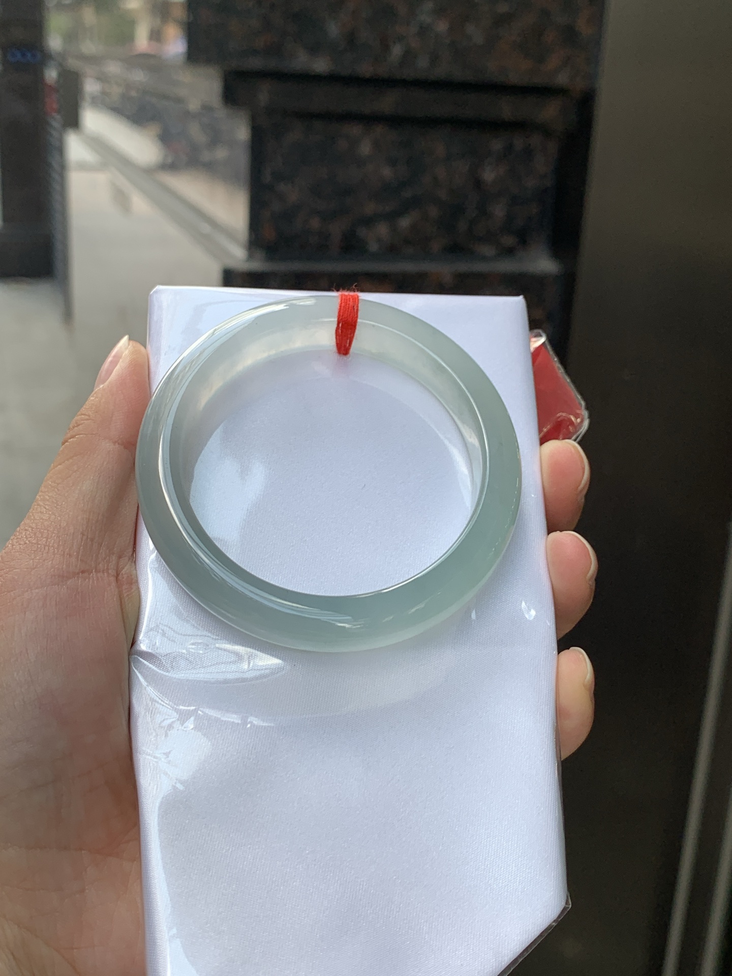 冰蓝正圈 0526-783-53 打灯细纹，需要包容，底妆冰润细腻，渐变色调，清爽耐看。
