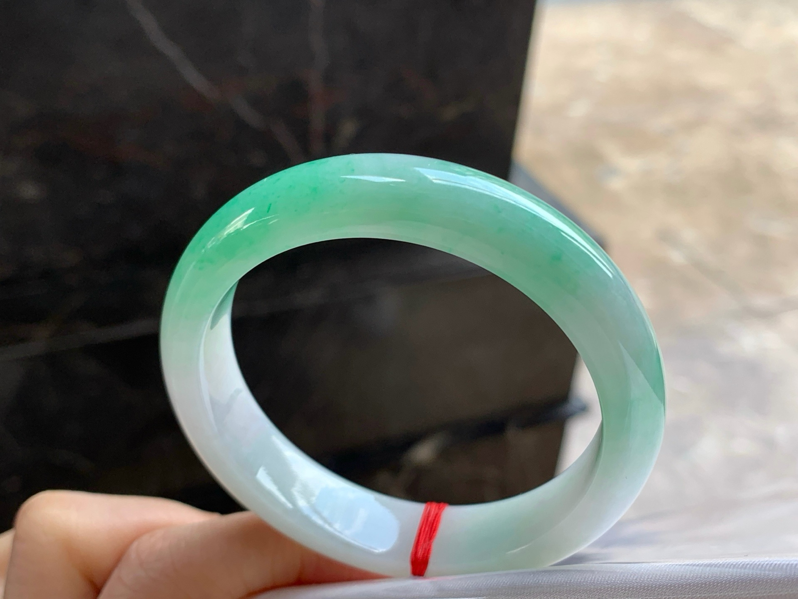 55.5-12.5-7.7

阳绿色手镯^_^色阳细腻