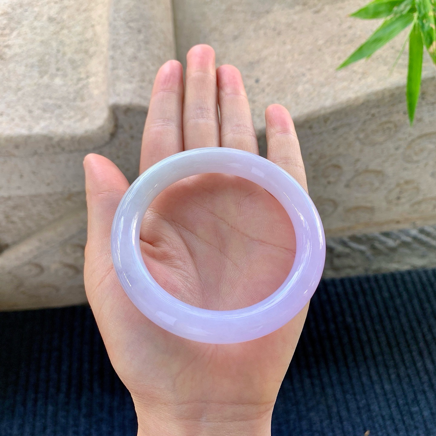 正圈55 56
【圈口】56.6/10.5/10
【描述】糯冰紫罗兰，水润，种老，细腻，打灯有棉线！
