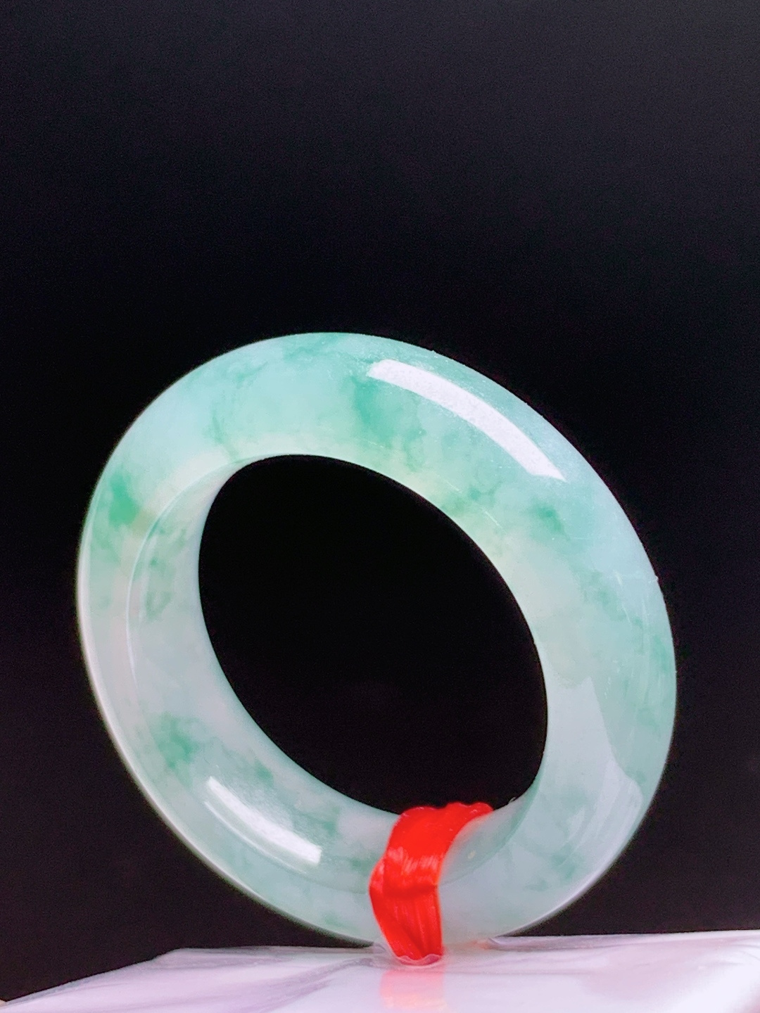 冰种飘绿戒圈，飘花灵动清透如水，简约百搭圈住福气