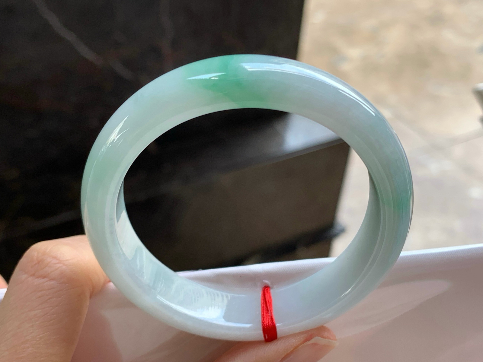 53-13-7.5

飘绿手镯^_^细腻