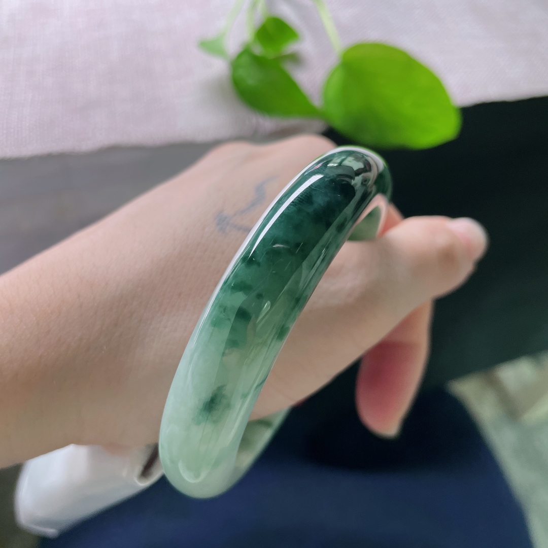 55.4/12.9/8.6，飘花正圈，满圈花色，如远山含黛，青幽雅致，水润，无裂，ss51333a