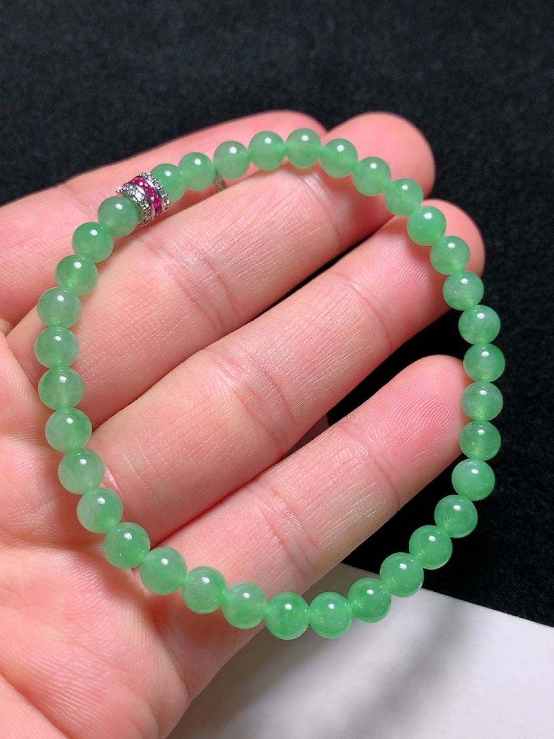 ️冰种晴绿手串，种老水头好，又冰又润，饱满大气，尺寸：5.3mm35粒
