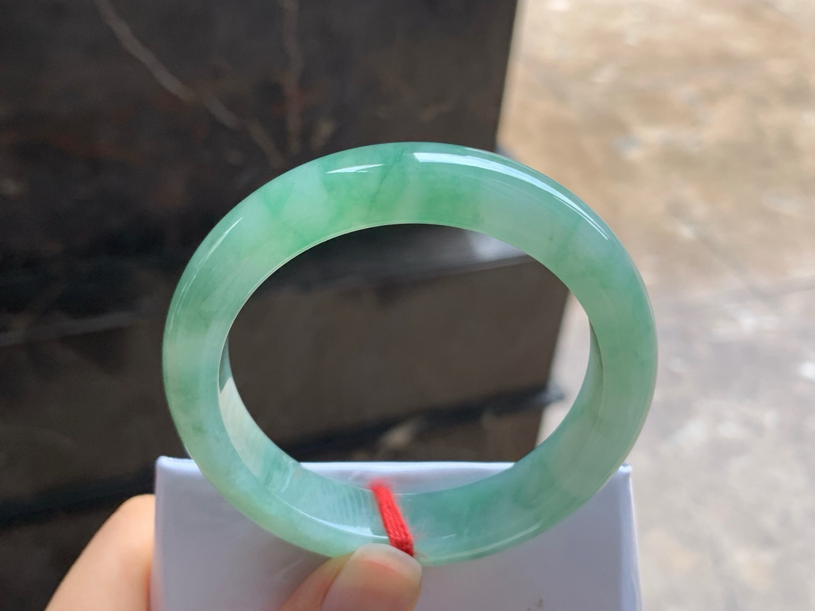 52-11.4-8.2

飘绿手镯^_^细腻