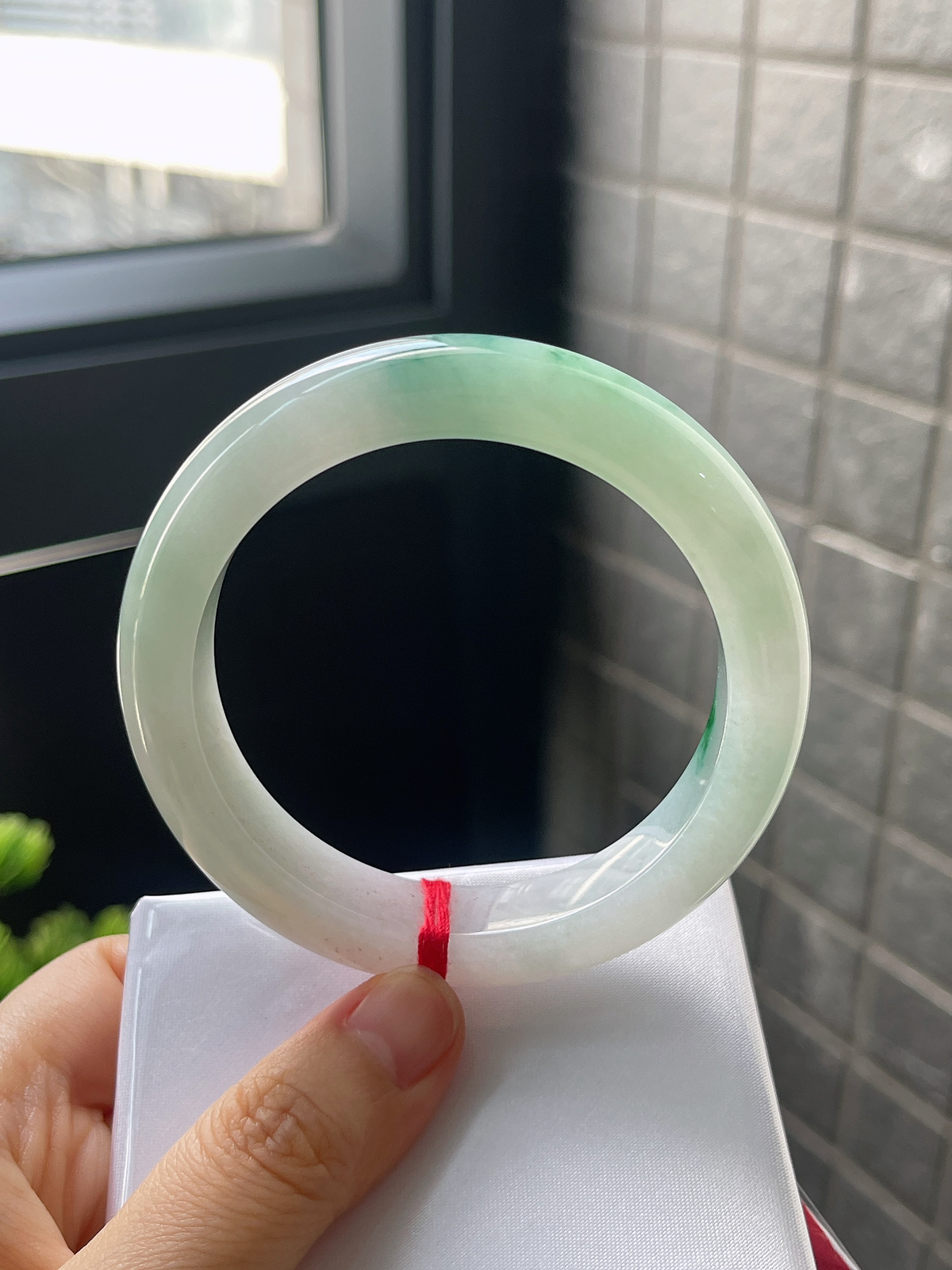 正圈56.4圈口，翡翠冰糯种飘绿手镯