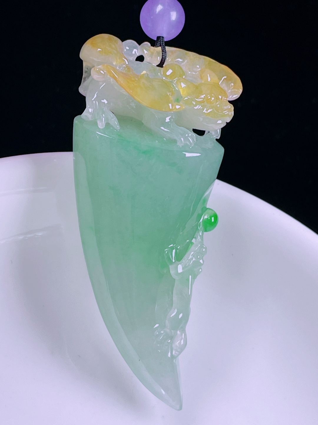 冰绿狼牙，老种起光，细底通透，尺寸：53.5/23.3/12.3mm0526