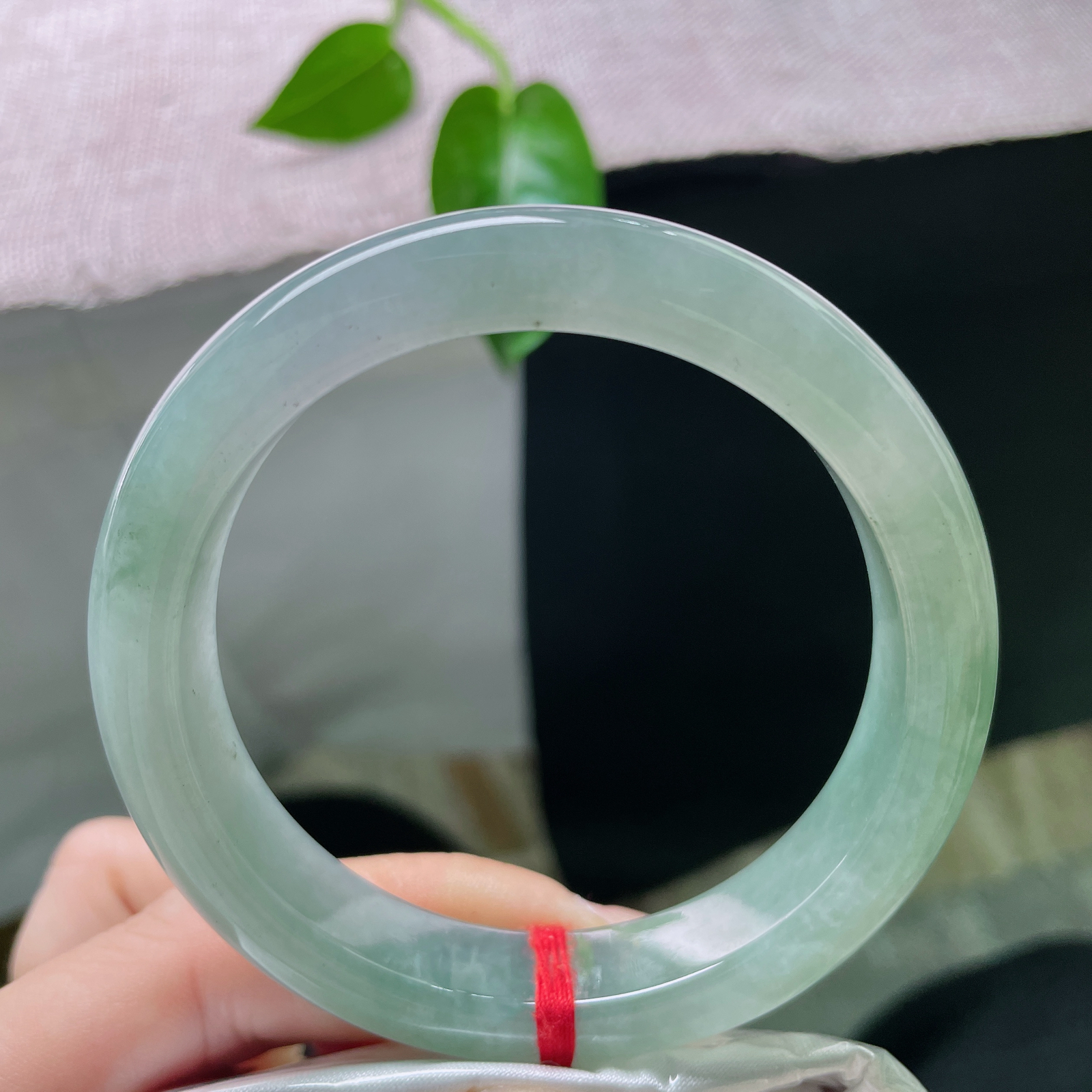 57.6/12.5/8.7，湖水绿正圈，水头好，油润细腻，光感好，宁静致远，细纹不显，ss 5112