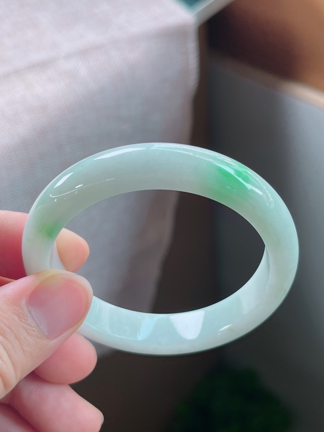 一号正圈白底青手镯，无裂，尺寸52.6-11.1-7.3mm w26nyb