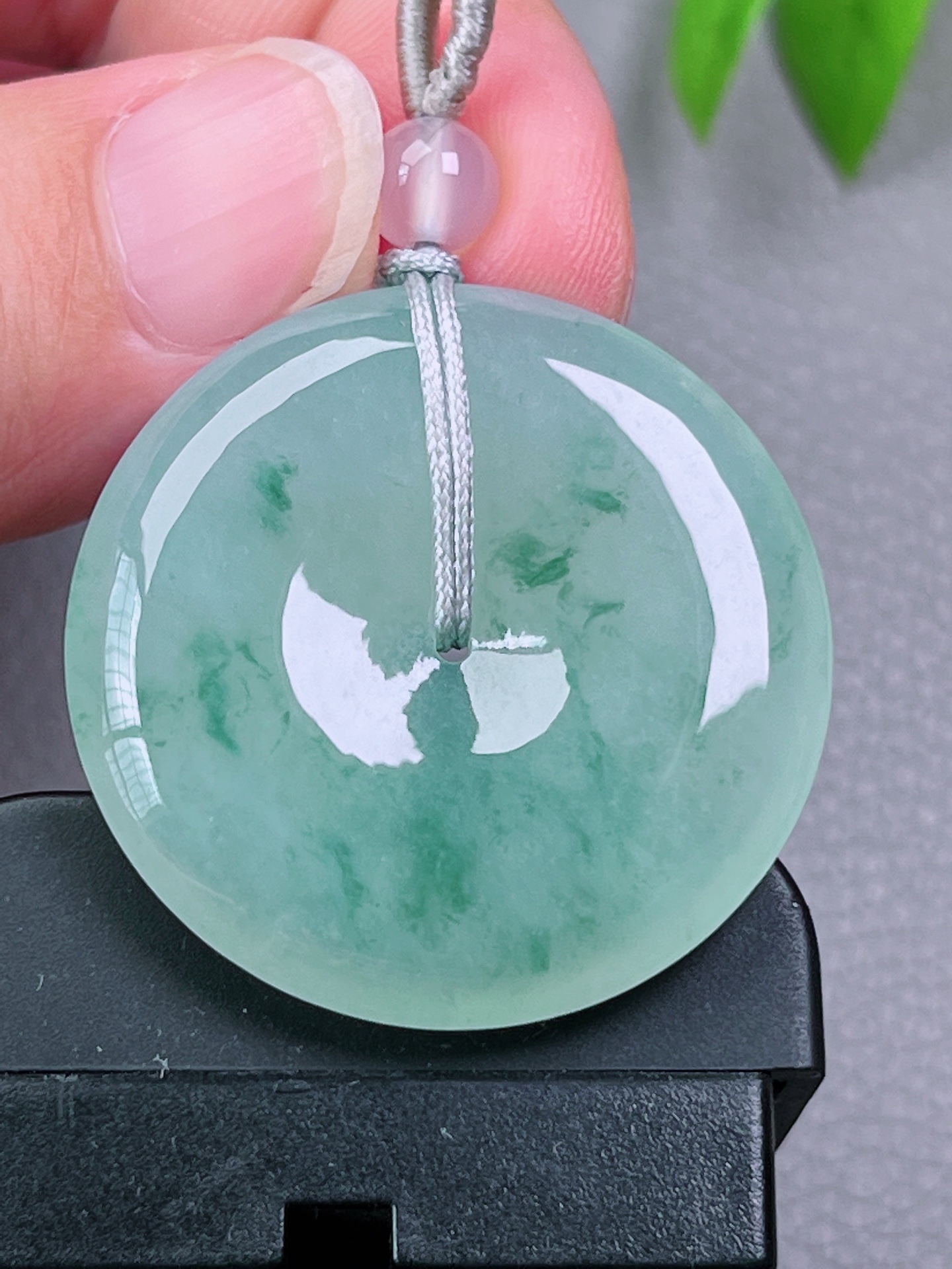 高冰种飘花平安扣，无裂，品相油洁，耐看，起荧光，尺寸：34-6